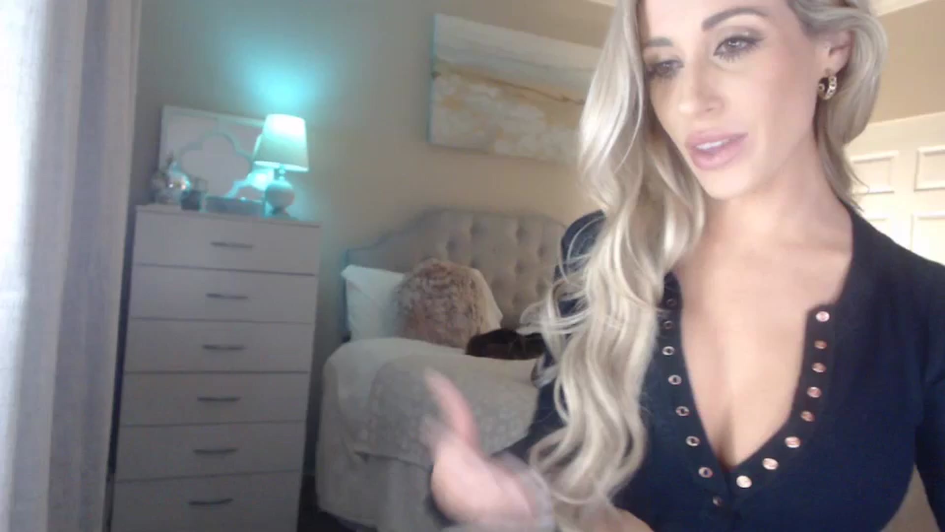 Gallery image thumbnail from Queen_bambii's myfreecams stream on, 01/05/2024, 08:12 image 7 of 20