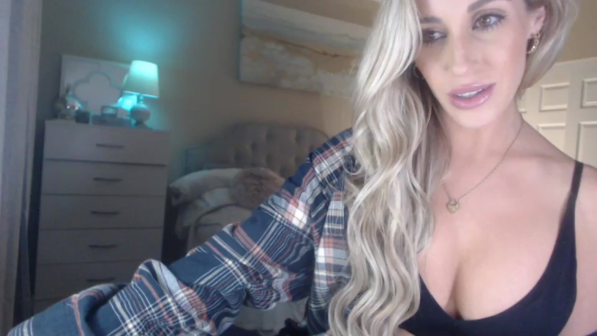 Gallery image thumbnail from Queen_bambii's myfreecams stream on, 01/07/2024, 08:55 image 2 of 20