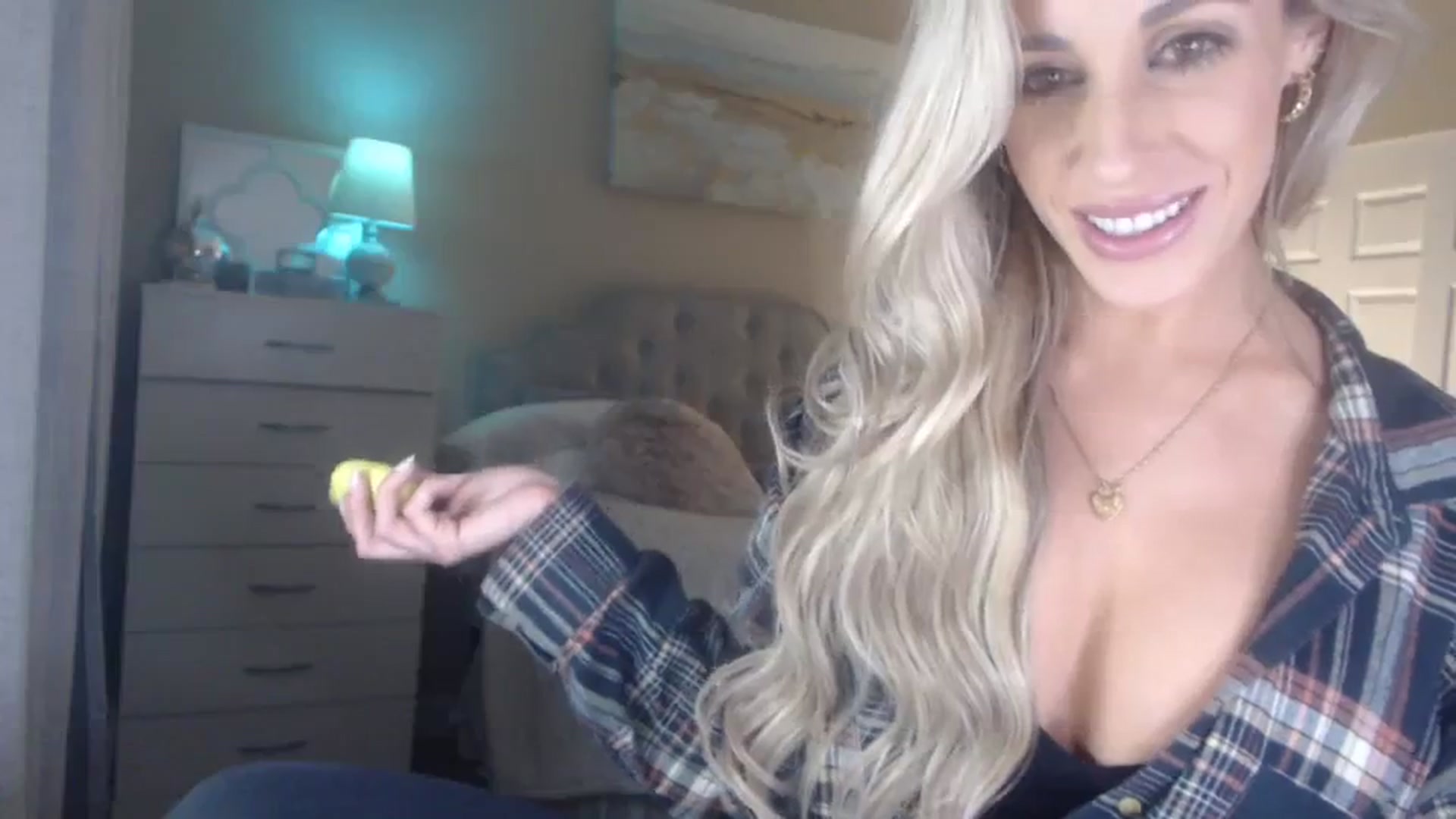 Gallery image thumbnail from Queen_bambii's myfreecams stream on, 01/07/2024, 08:55 image 4 of 20