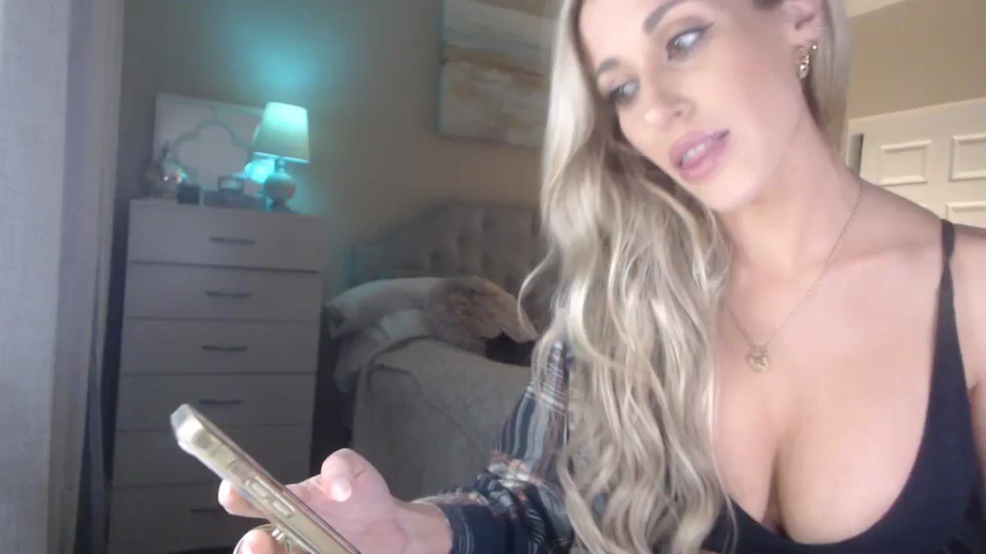Gallery image thumbnail from Queen_bambii's myfreecams stream on, 01/07/2024, 08:55 image 8 of 20