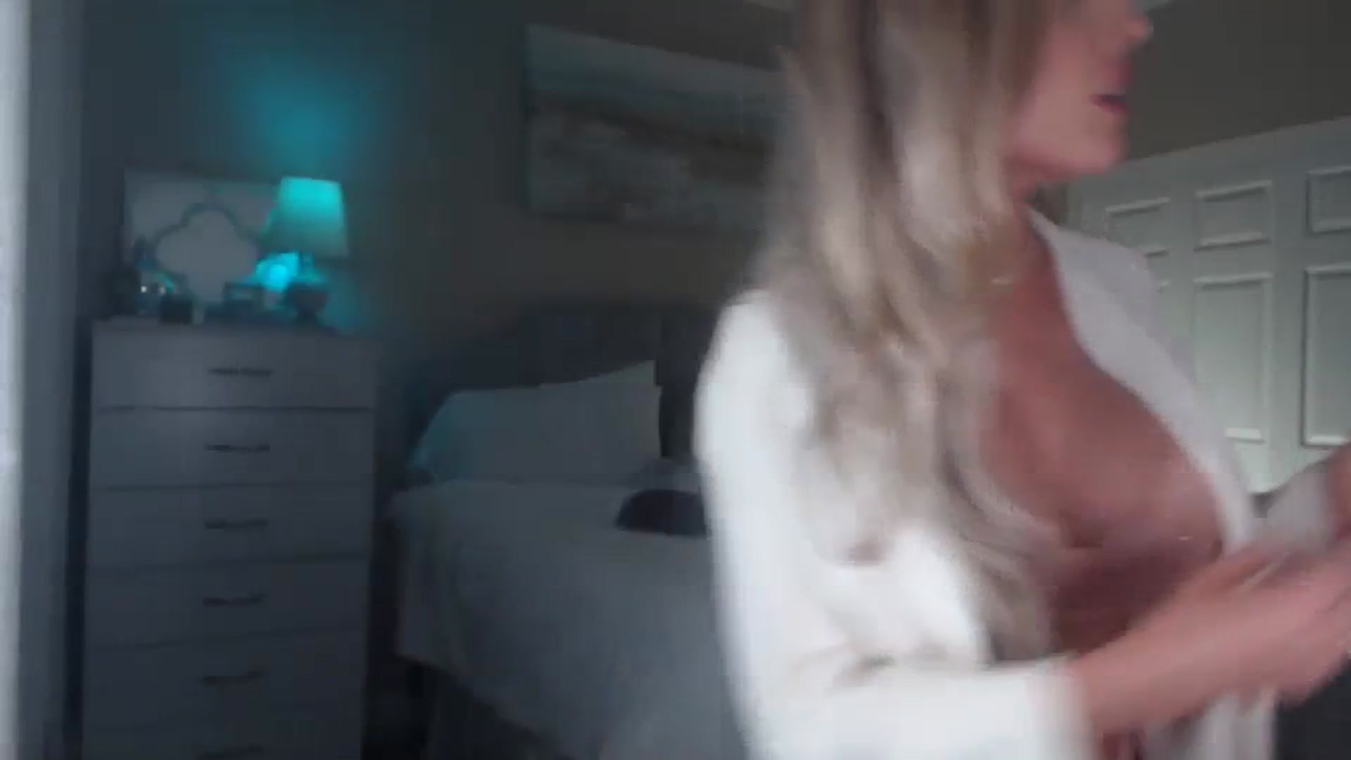 Gallery image thumbnail from Queen_bambii's myfreecams stream on, 01/10/2024, 08:38 image 10 of 20