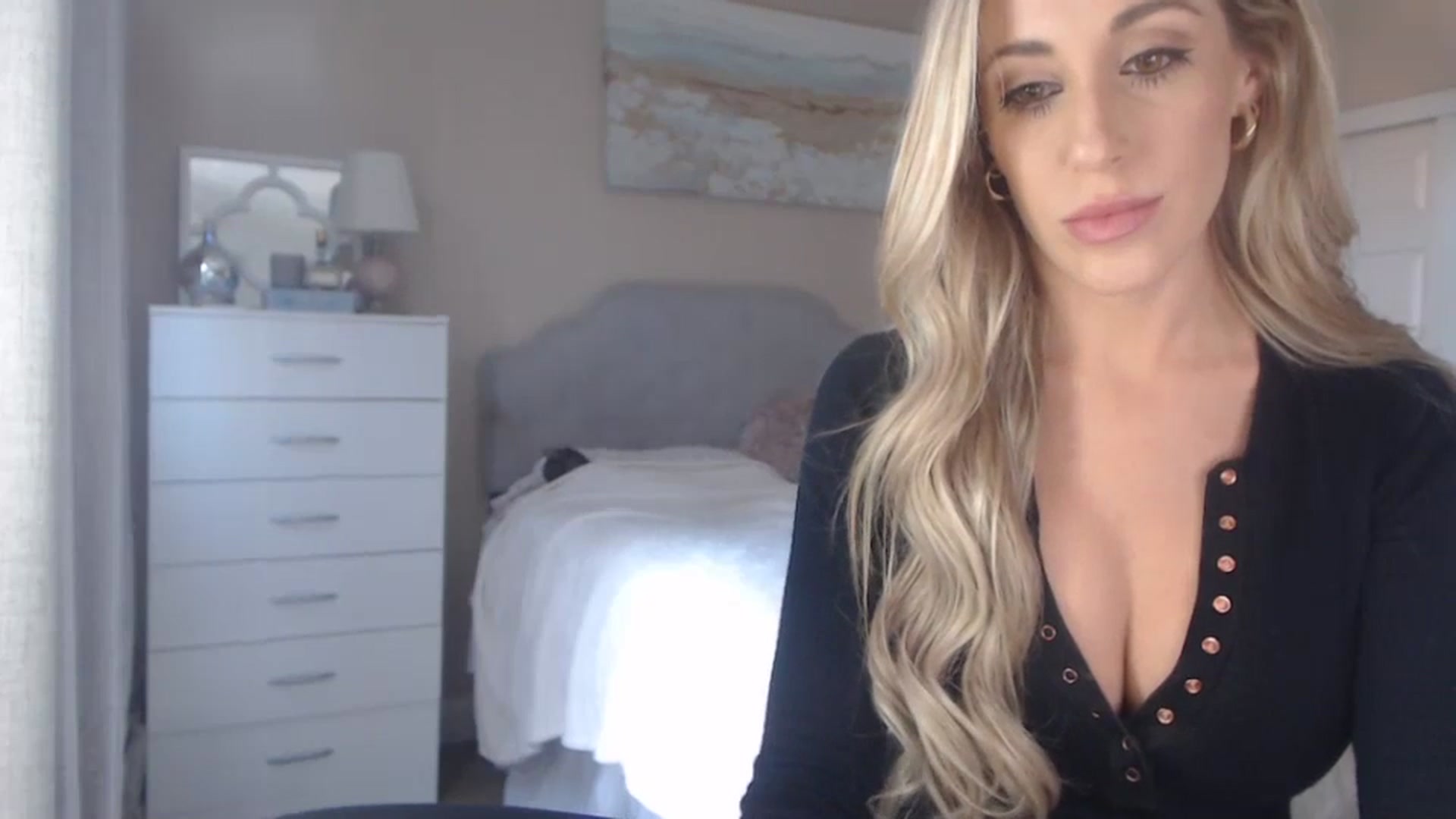 Gallery image thumbnail from Queen_bambii's myfreecams stream on, 01/16/2024, 22:06 image 4 of 20
