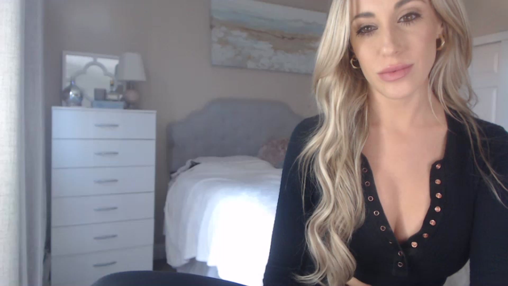 Gallery image thumbnail from Queen_bambii's myfreecams stream on, 01/16/2024, 22:06 image 2 of 20