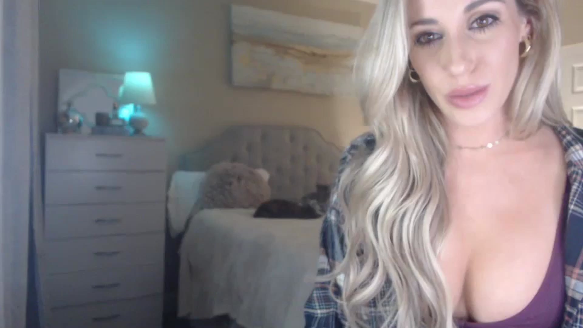 Gallery image thumbnail from Queen_bambii's myfreecams stream on, 01/17/2024, 06:01 image 11 of 20