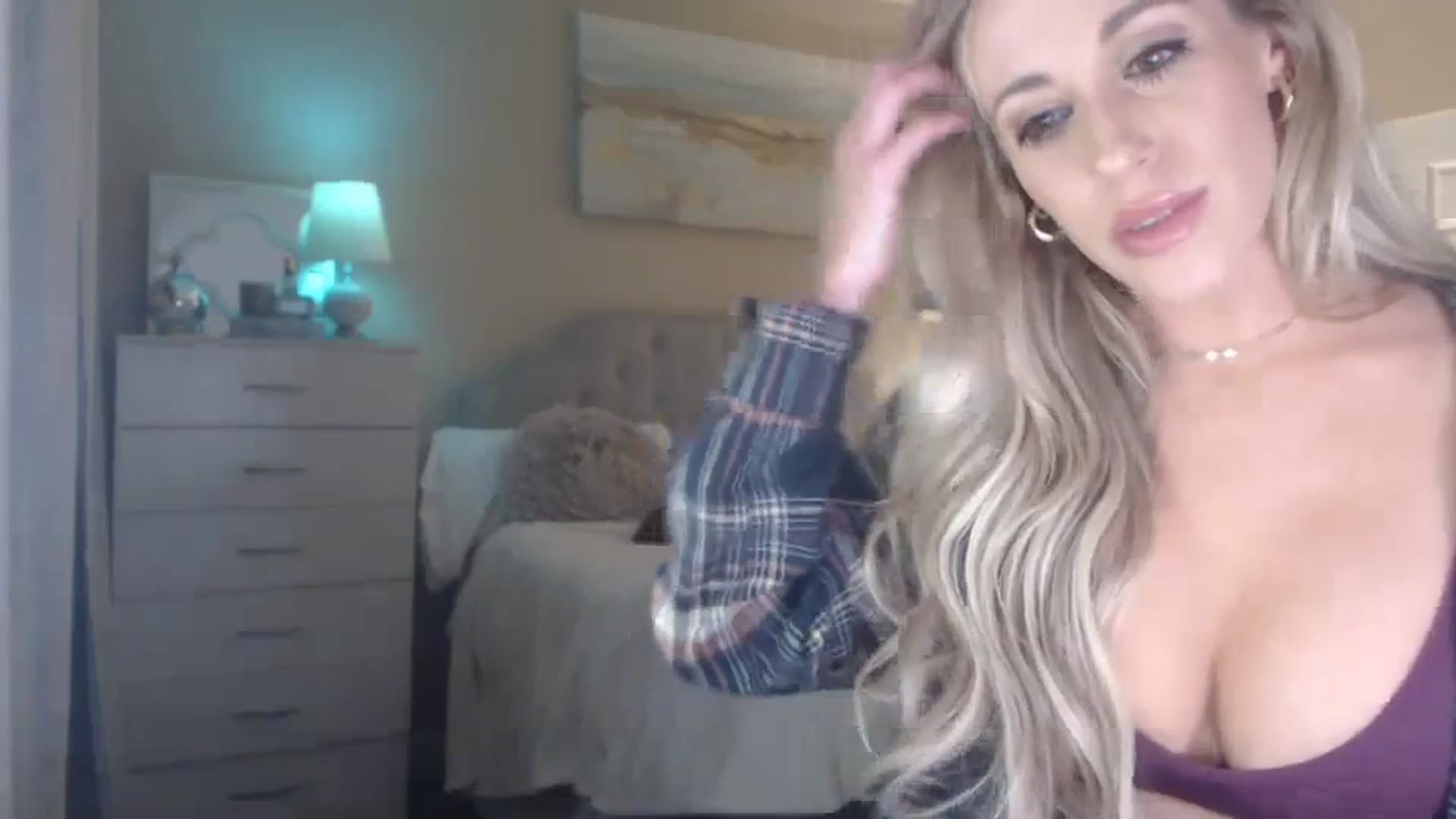 Gallery image thumbnail from Queen_bambii's myfreecams stream on, 01/17/2024, 06:01 image 10 of 20