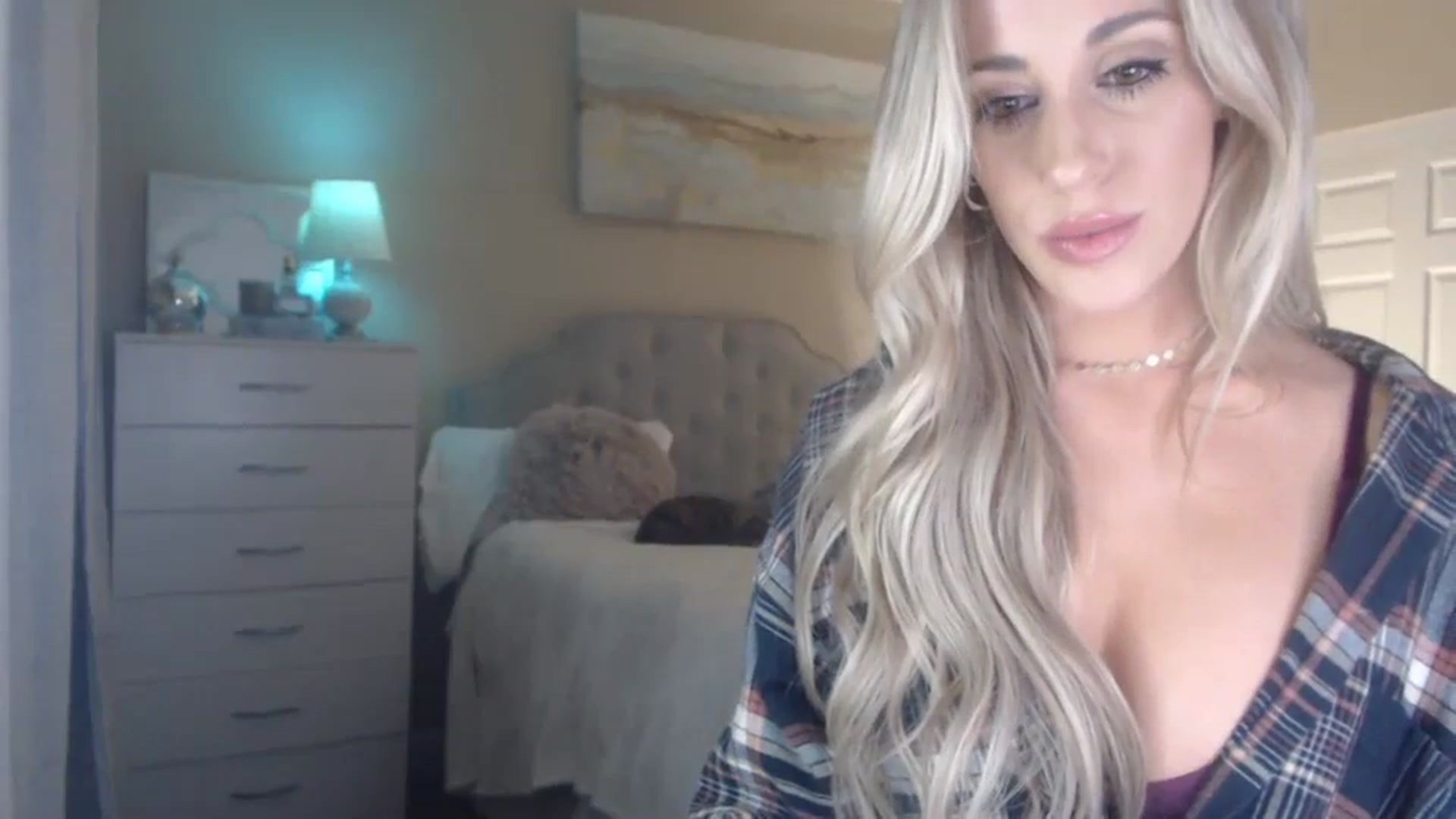 Gallery image thumbnail from Queen_bambii's myfreecams stream on, 01/17/2024, 06:01 image 13 of 20