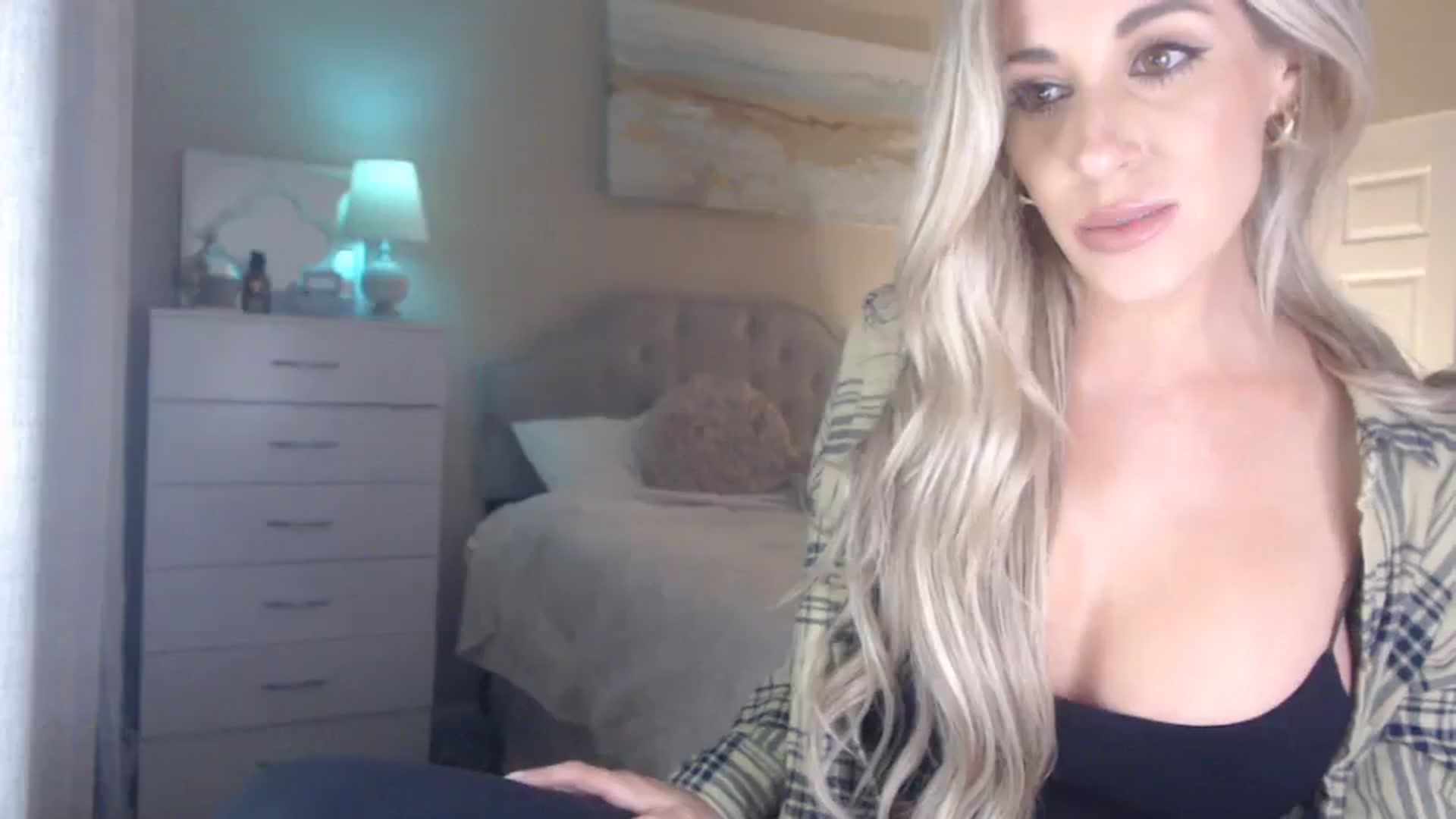 Gallery image thumbnail from Queen_bambii's myfreecams stream on, 01/23/2024, 07:25 image 19 of 20