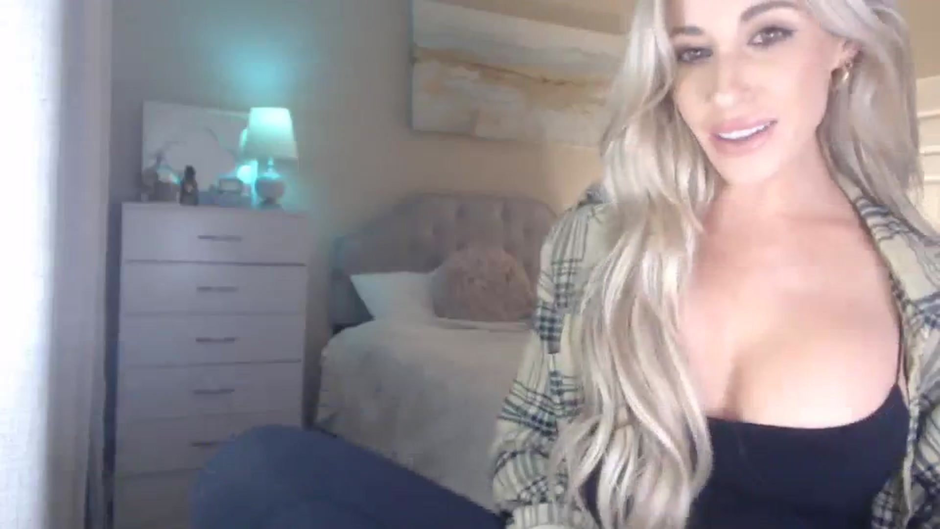 Gallery image thumbnail from Queen_bambii's myfreecams stream on, 01/23/2024, 07:25 image 15 of 20