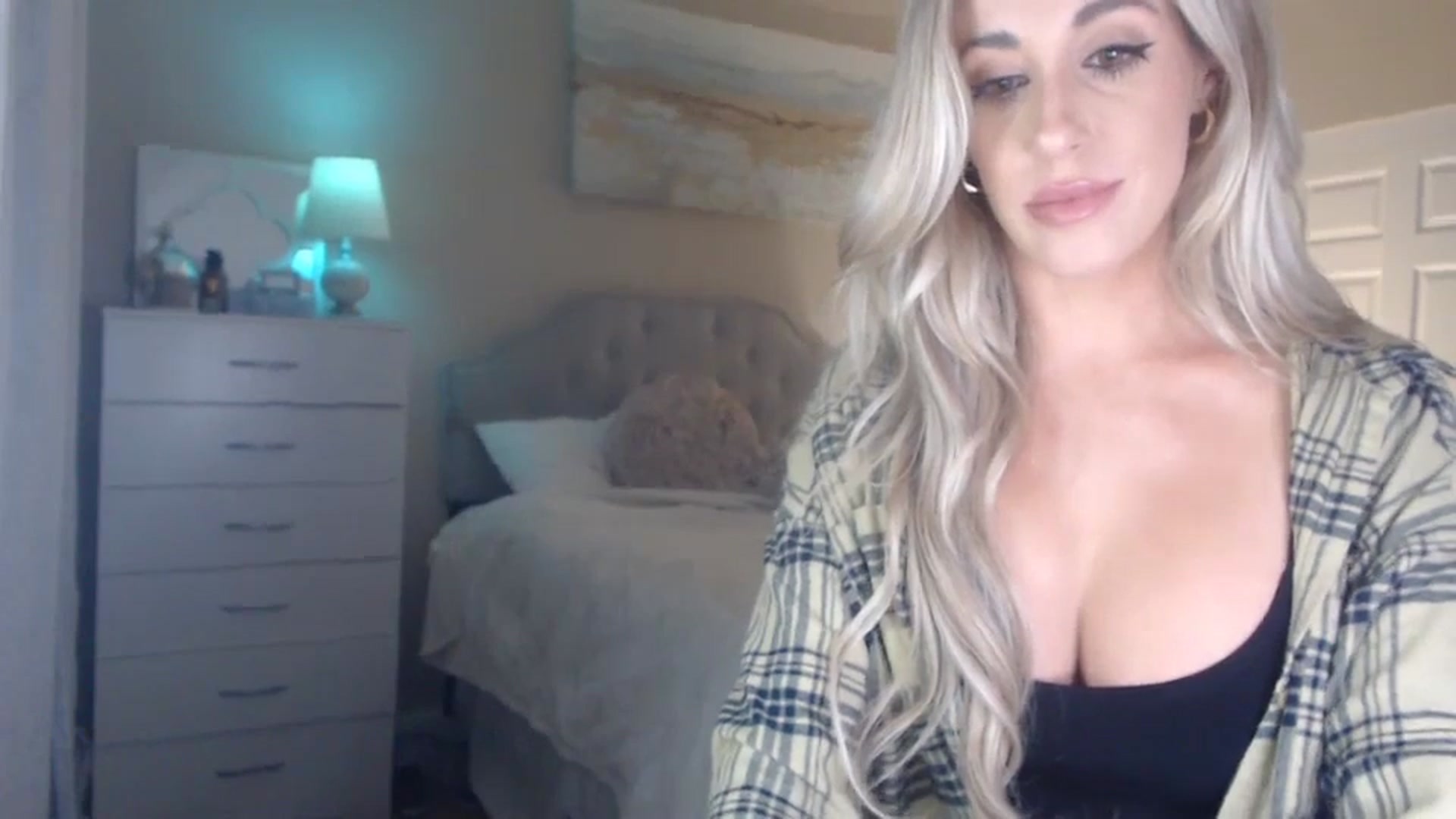 Gallery image thumbnail from Queen_bambii's myfreecams stream on, 01/23/2024, 07:25 image 4 of 20