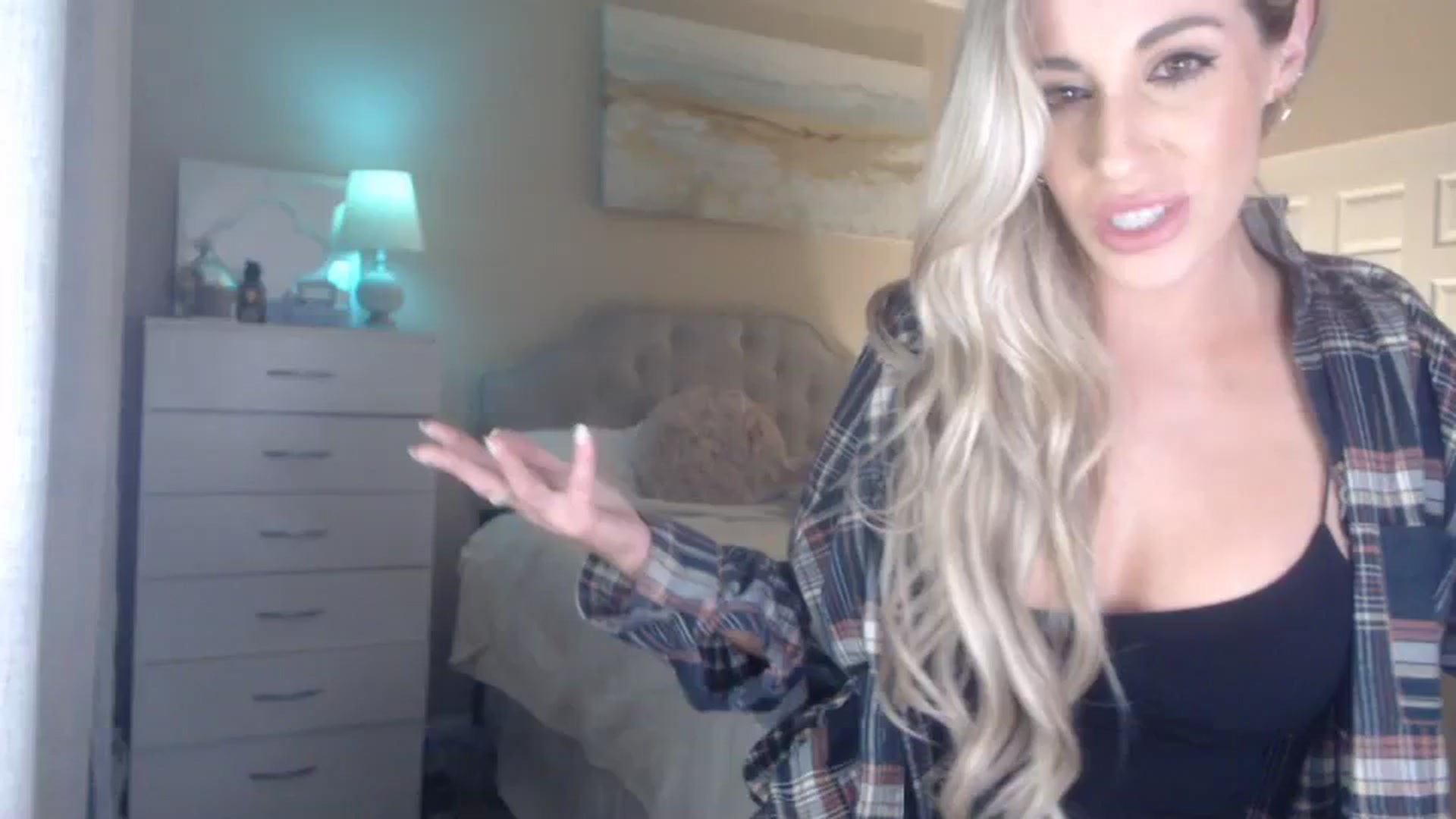 Gallery image thumbnail from Queen_bambii's myfreecams stream on, 01/23/2024, 08:24 image 11 of 20