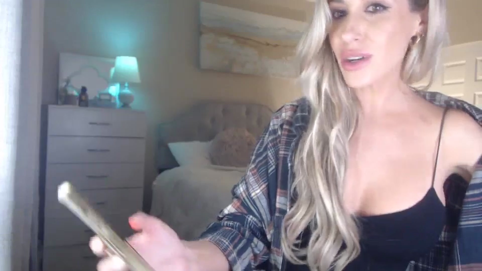 Gallery image thumbnail from Queen_bambii's myfreecams stream on, 01/23/2024, 08:24 image 12 of 20