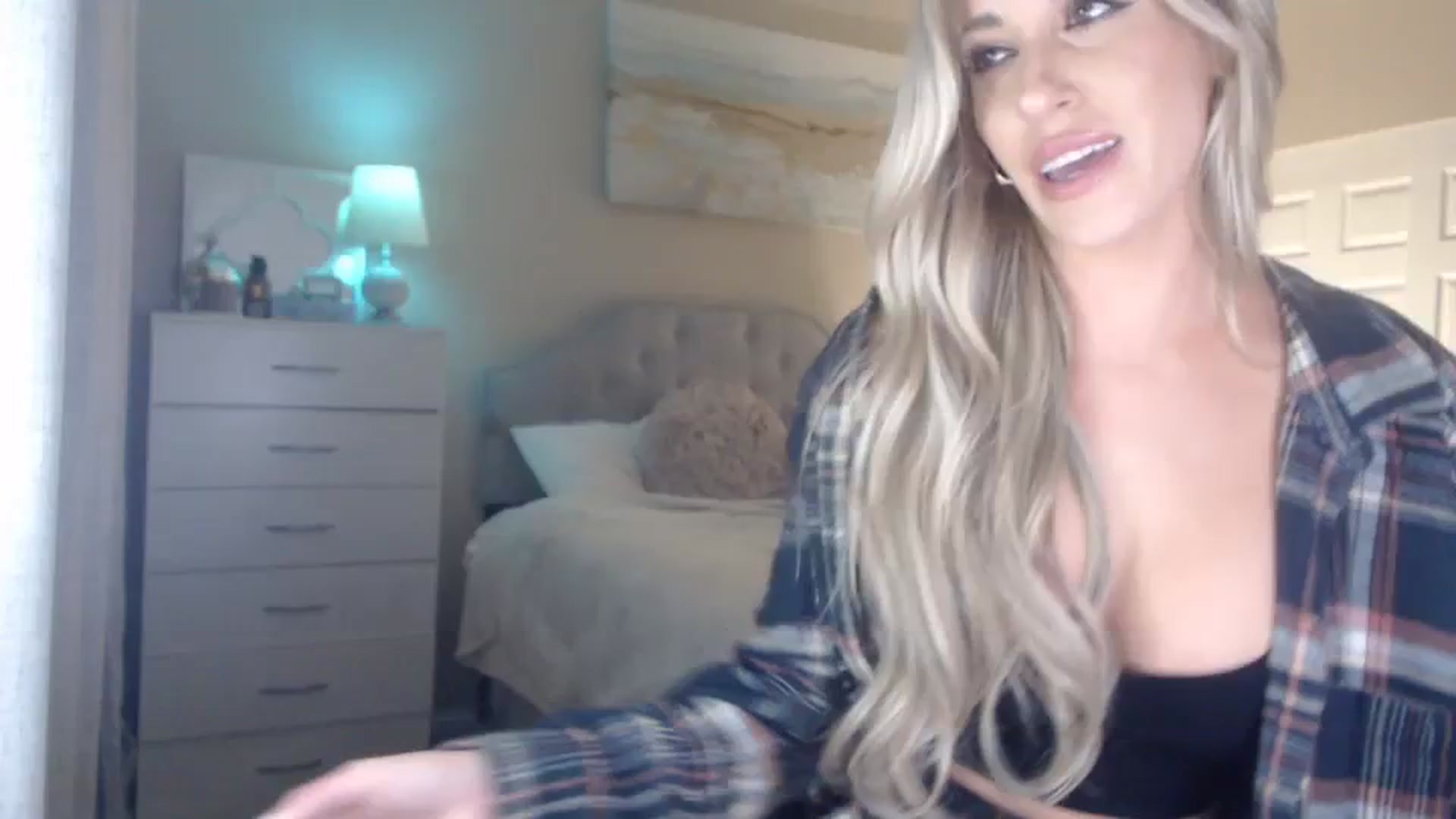 Gallery image thumbnail from Queen_bambii's myfreecams stream on, 01/23/2024, 08:24 image 1 of 20