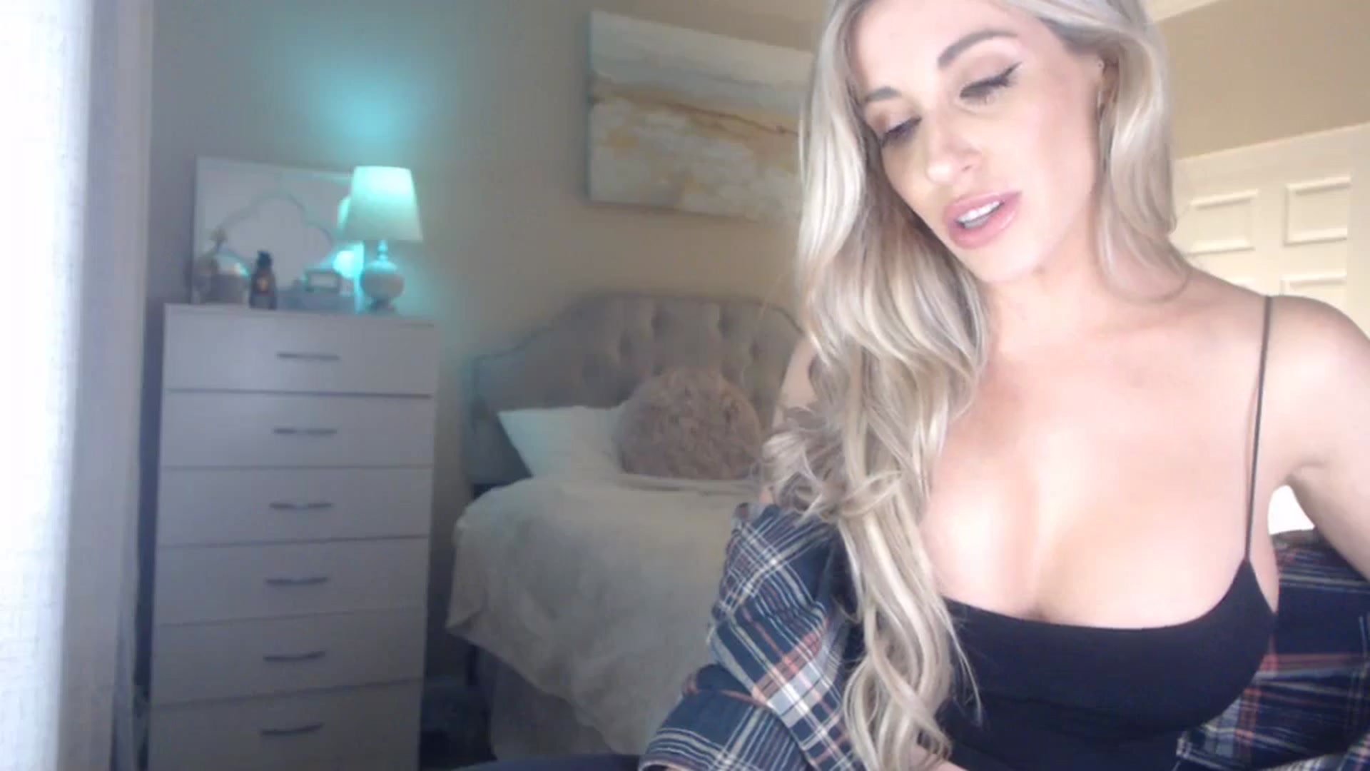 Gallery image thumbnail from Queen_bambii's myfreecams stream on, 01/23/2024, 08:24 image 6 of 20