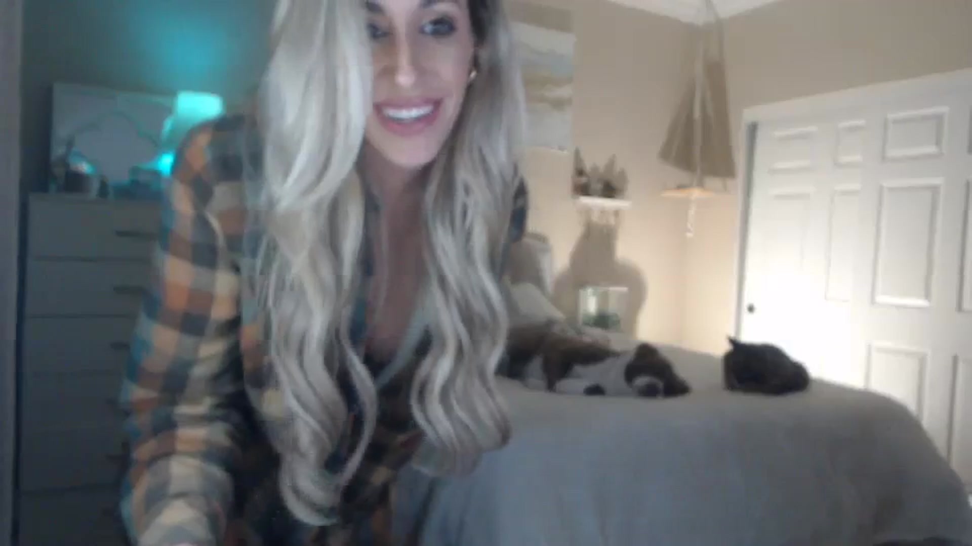 Gallery image thumbnail from Queen_bambii's myfreecams stream on, 01/25/2024, 07:20 image 17 of 20