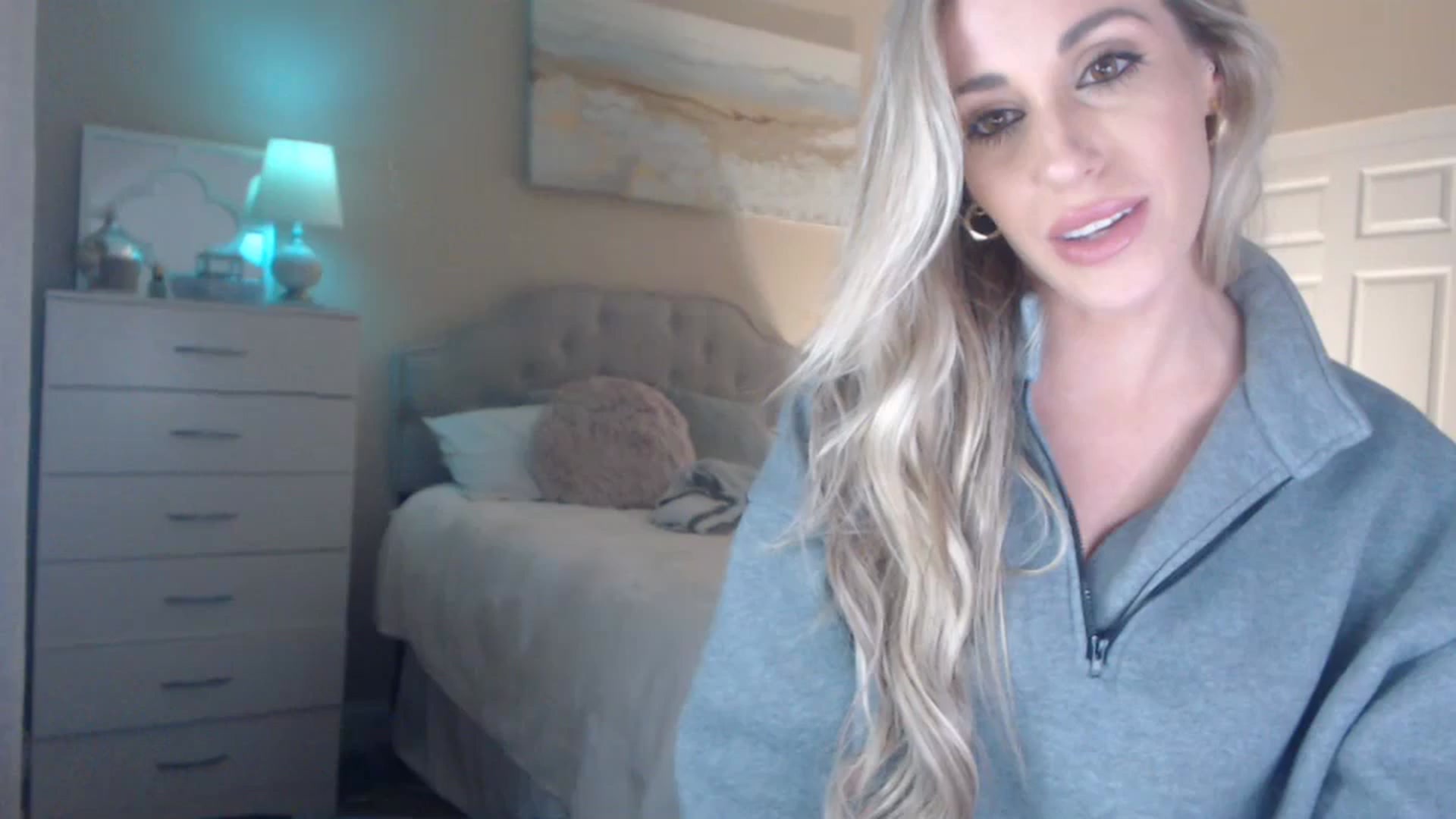 Gallery image thumbnail from Queen_bambii's myfreecams stream on, 01/25/2024, 07:20 image 1 of 20