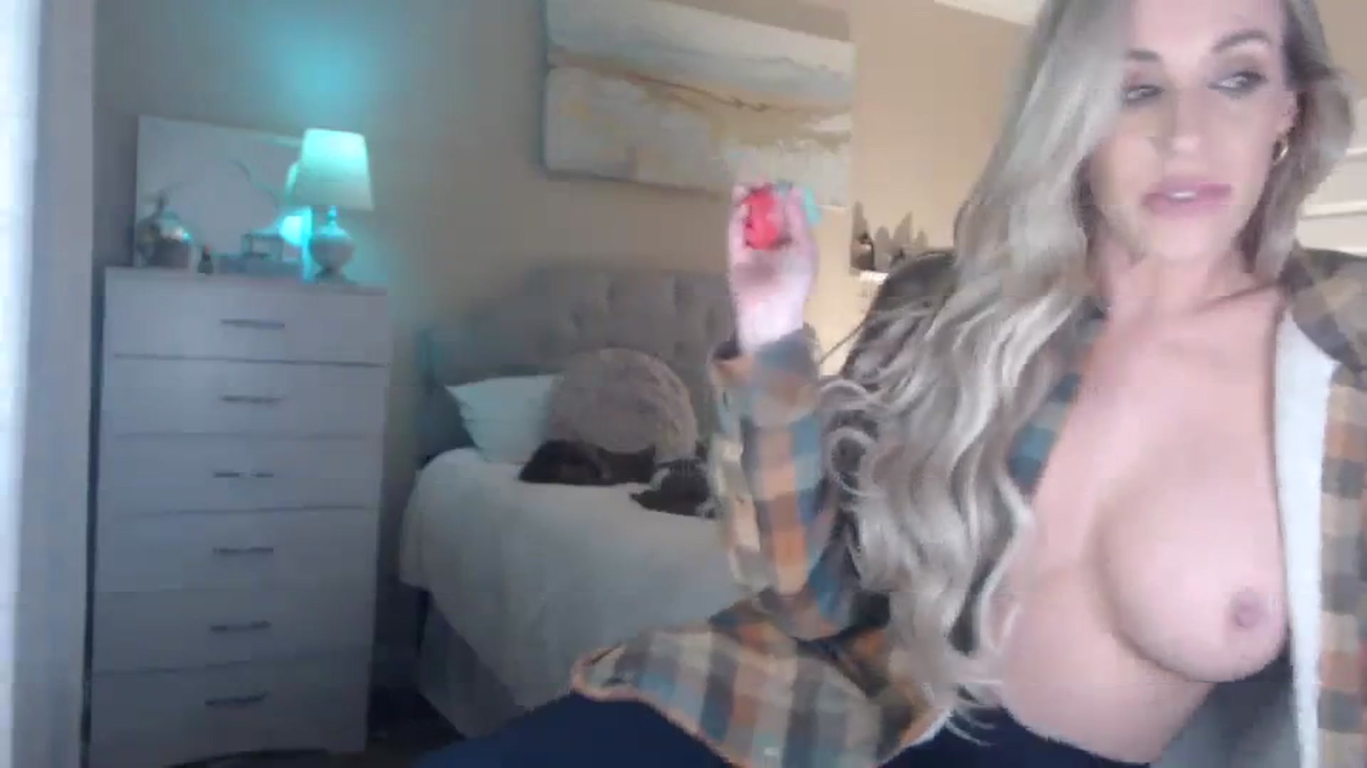 Gallery image thumbnail from Queen_bambii's myfreecams stream on, 01/25/2024, 08:09 image 12 of 20