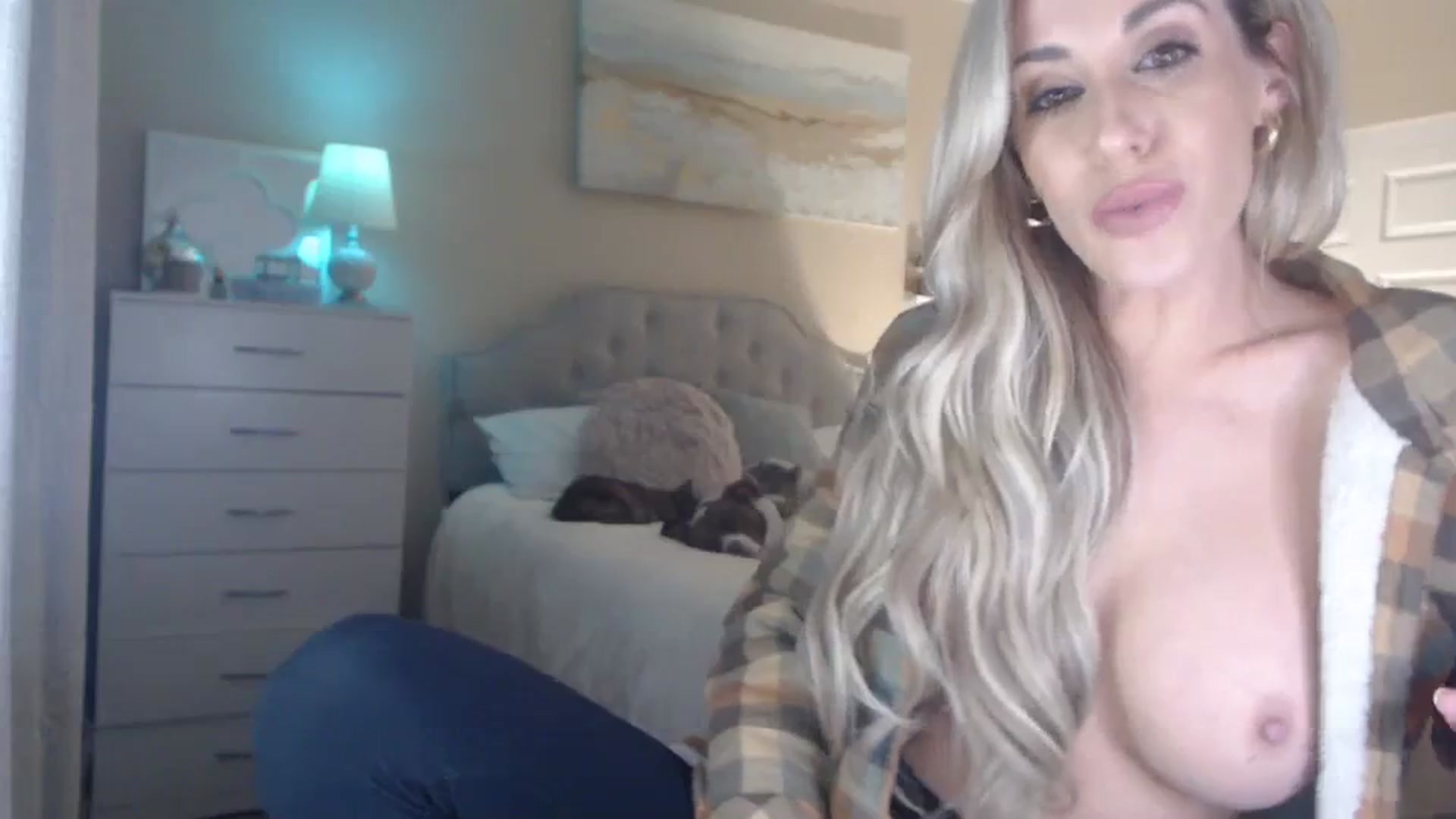 Gallery image thumbnail from Queen_bambii's myfreecams stream on, 01/25/2024, 08:09 image 8 of 20