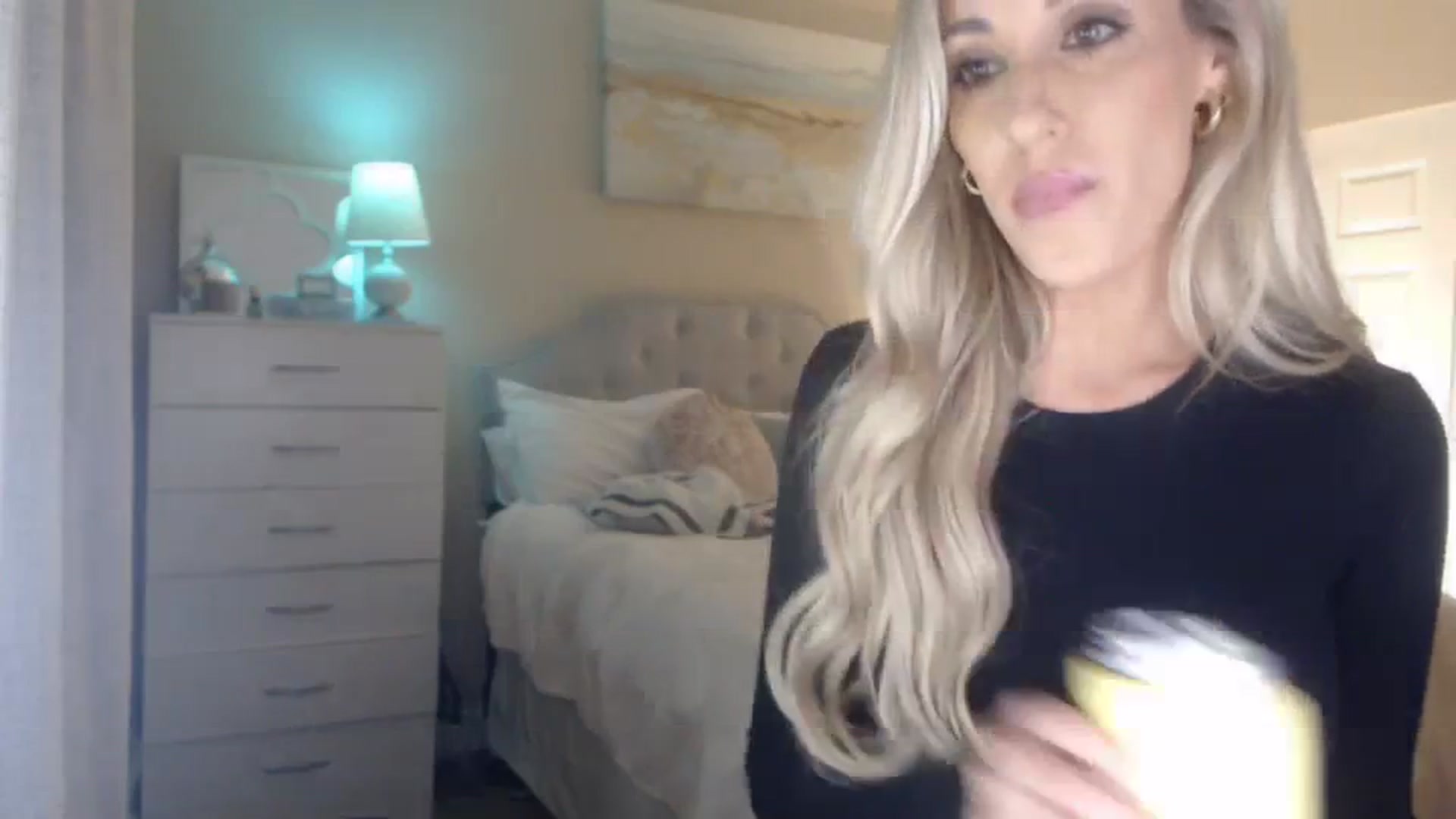 Gallery image thumbnail from Queen_bambii's myfreecams stream on, 01/27/2024, 06:21 image 11 of 20
