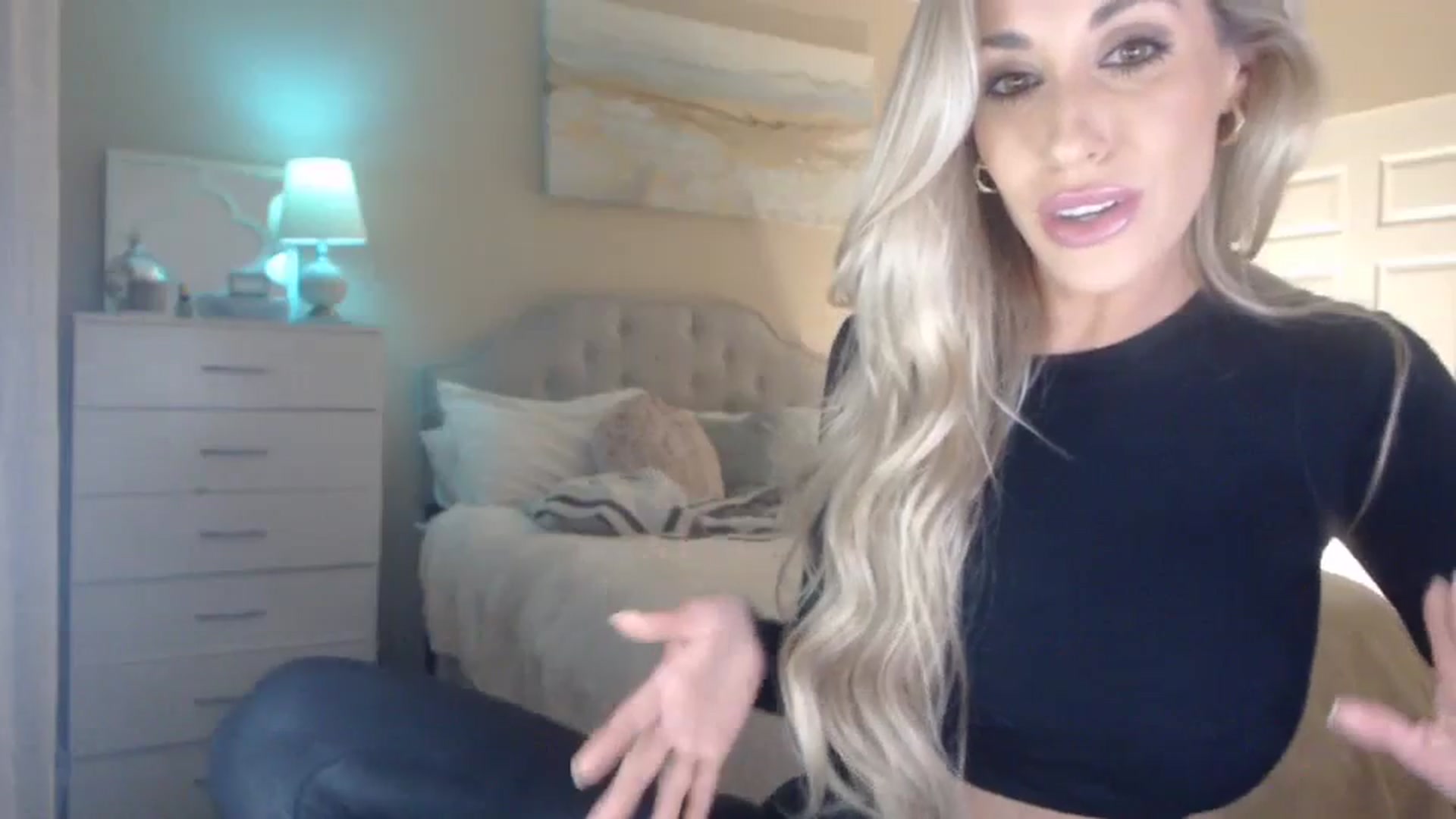 Gallery image thumbnail from Queen_bambii's myfreecams stream on, 01/27/2024, 06:21 image 15 of 20