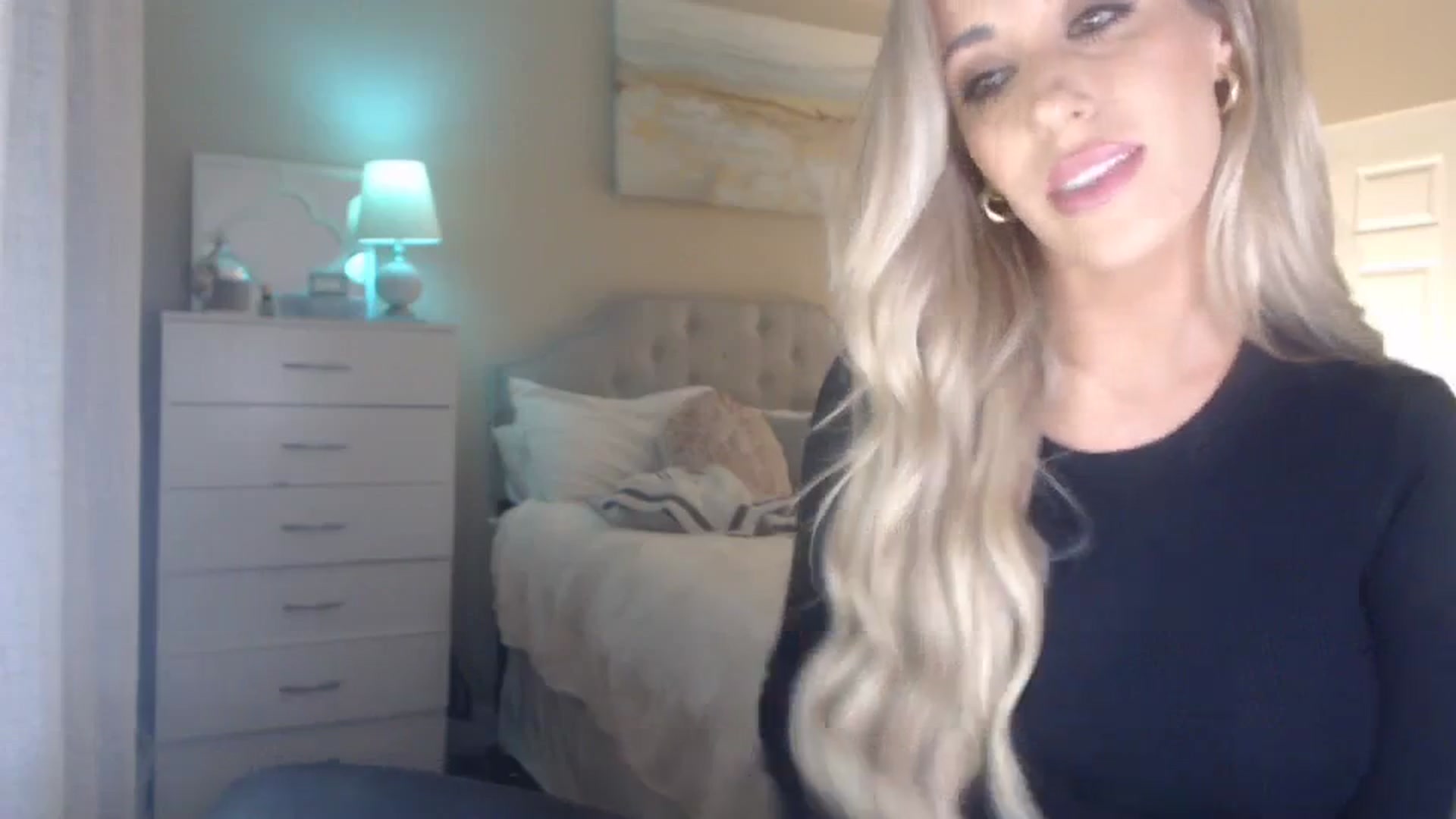 Gallery image thumbnail from Queen_bambii's myfreecams stream on, 01/27/2024, 06:21 image 3 of 20