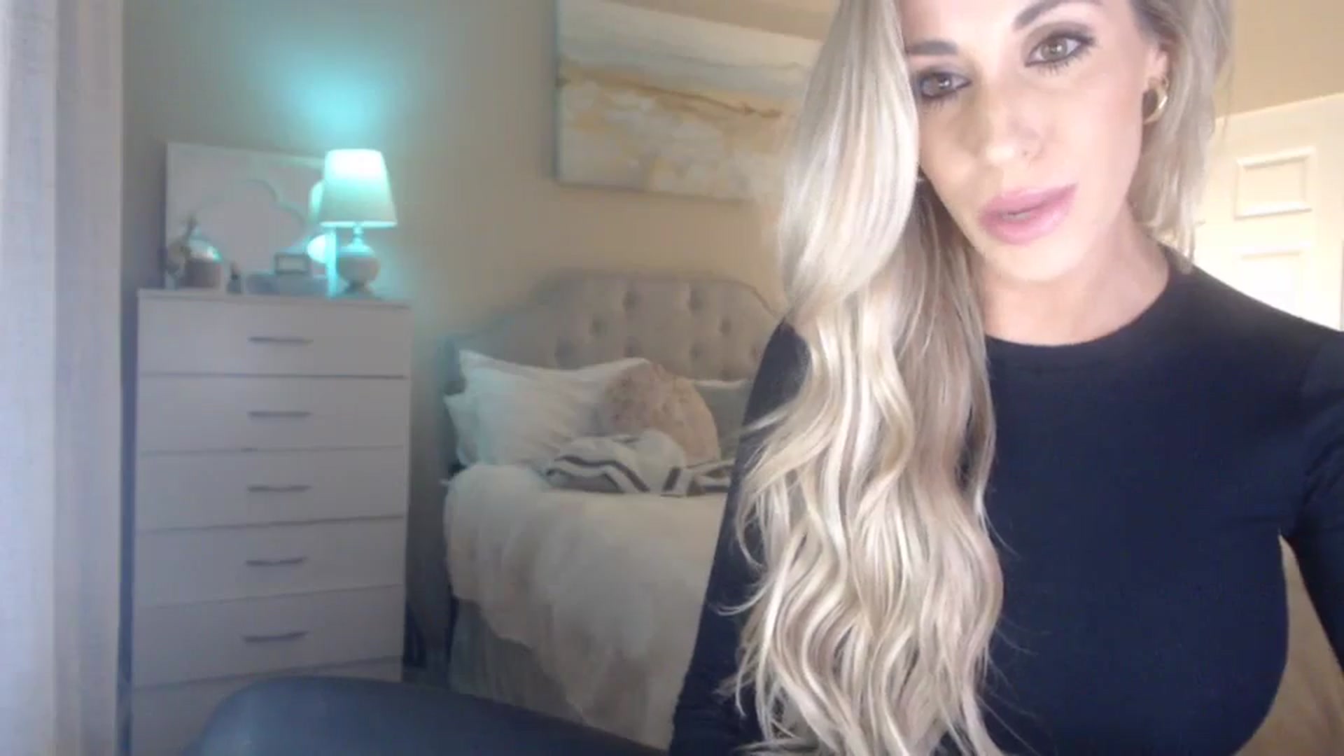 Gallery image thumbnail from Queen_bambii's myfreecams stream on, 01/27/2024, 06:21 image 8 of 20