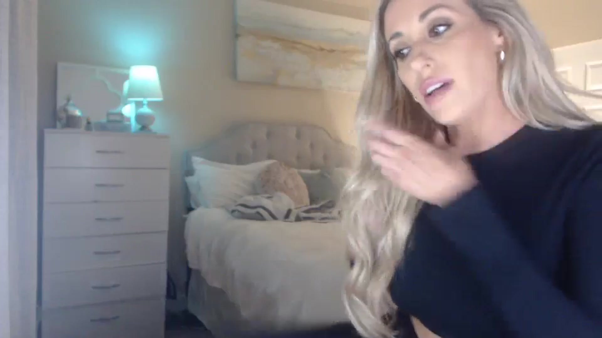 Gallery image thumbnail from Queen_bambii's myfreecams stream on, 01/27/2024, 06:21 image 12 of 20