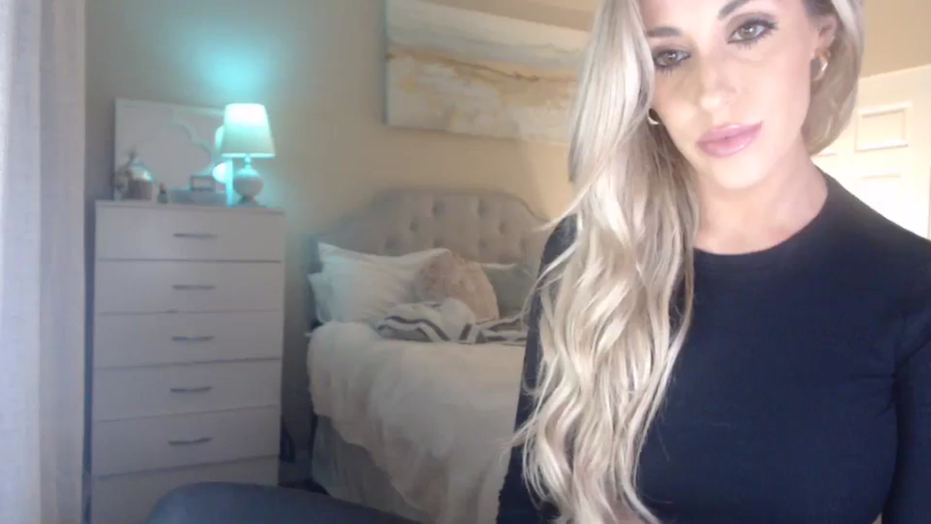Gallery image thumbnail from Queen_bambii's myfreecams stream on, 01/27/2024, 06:21 image 10 of 20