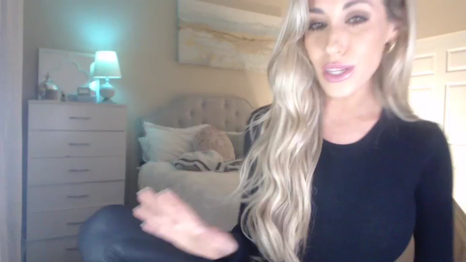 Gallery image thumbnail from Queen_bambii's myfreecams stream on, 01/27/2024, 06:21 image 17 of 20