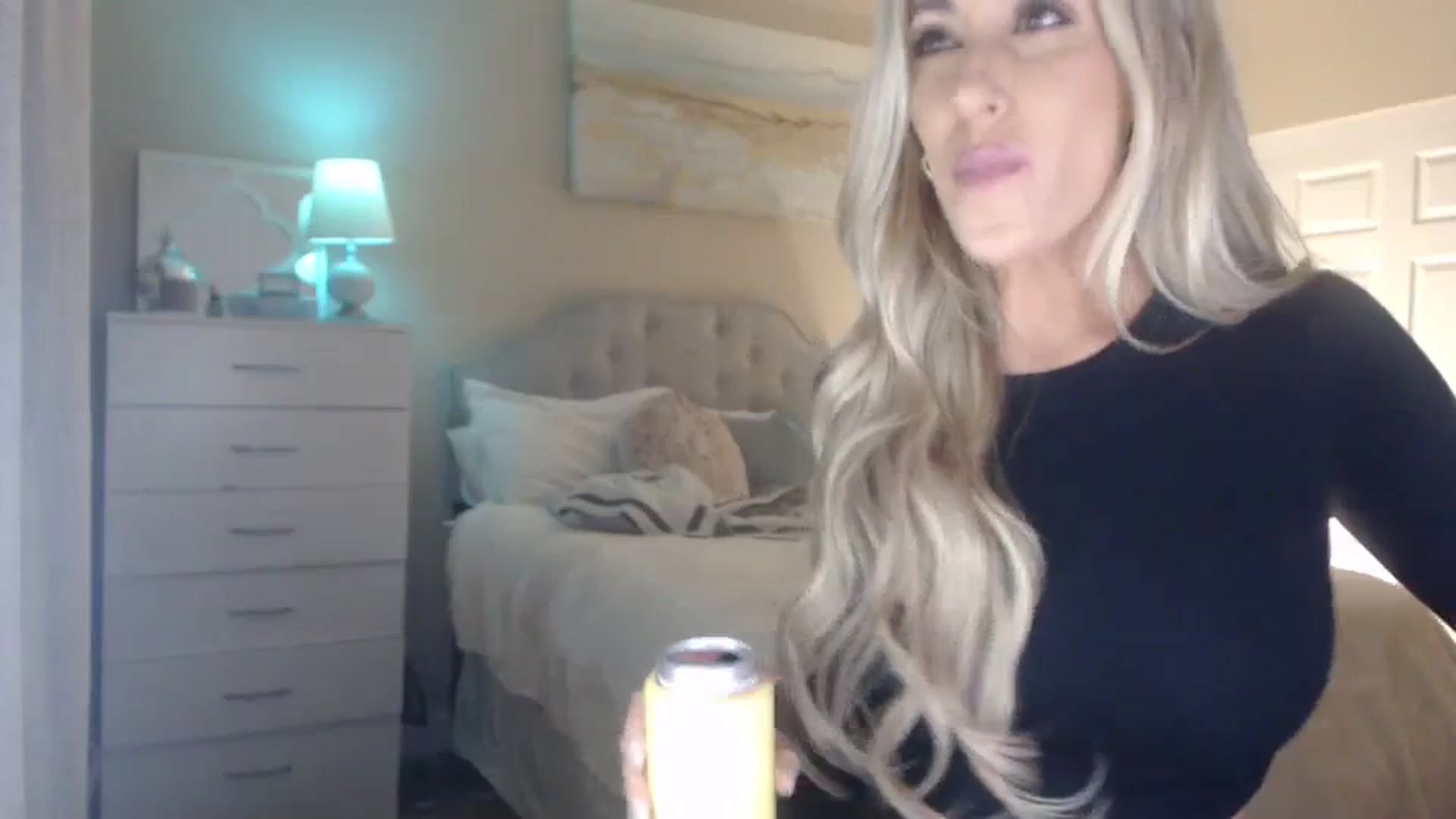 Gallery image thumbnail from Queen_bambii's myfreecams stream on, 01/27/2024, 06:21 image 13 of 20