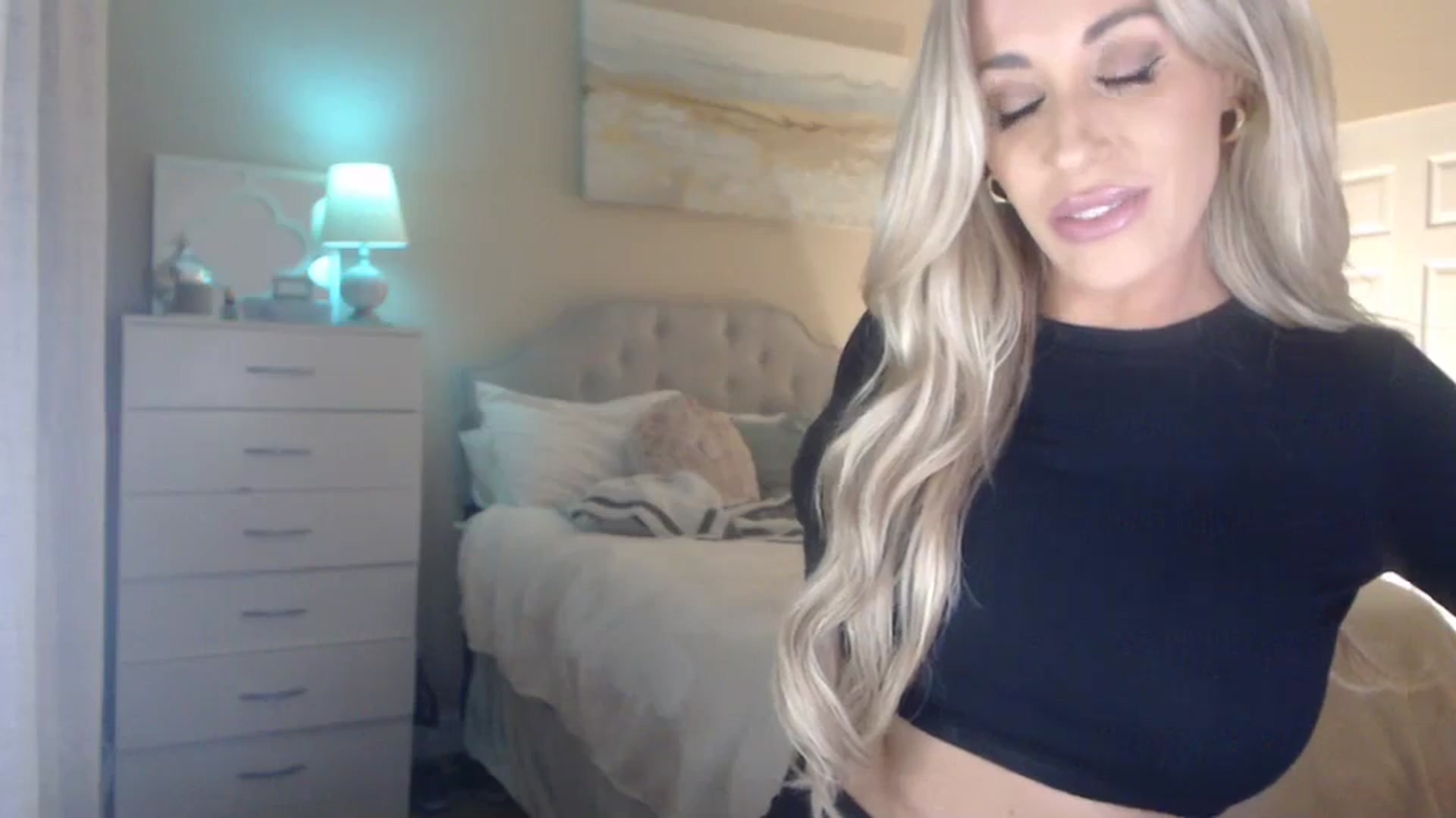 Gallery image thumbnail from Queen_bambii's myfreecams stream on, 01/27/2024, 06:21 image 19 of 20