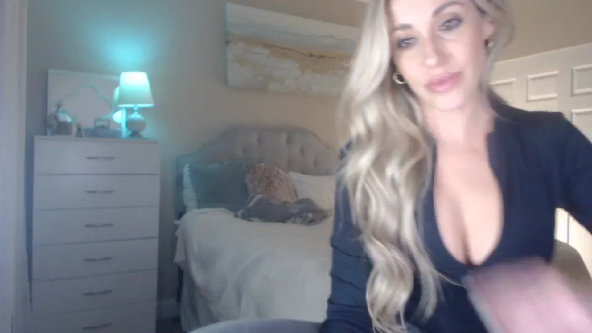 Gallery image thumbnail from Queen_bambii's myfreecams stream on, 01/30/2024, 06:32 image 17 of 20