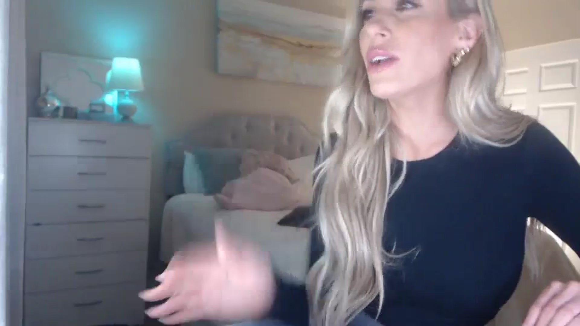Gallery image thumbnail from Queen_bambii's myfreecams stream on, 02/08/2024, 08:52 image 9 of 20