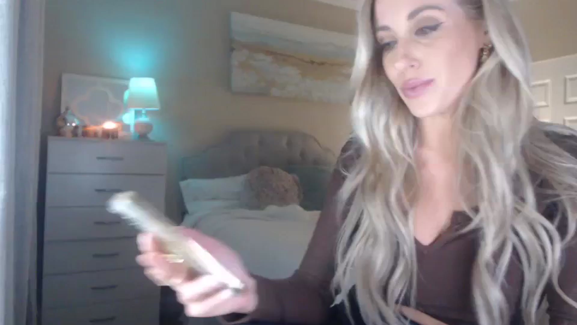 Gallery image thumbnail from Queen_bambii's myfreecams stream on, 02/10/2024, 08:11 image 10 of 20