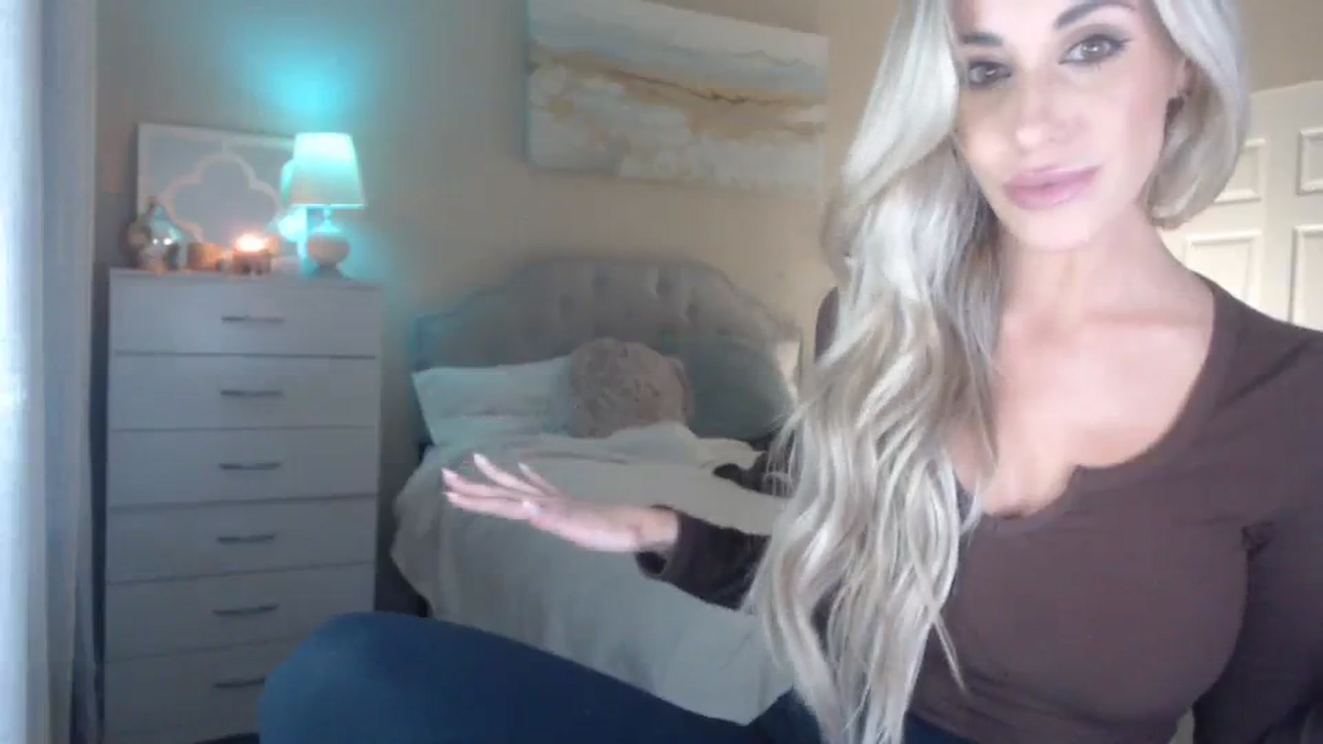 Gallery image thumbnail from Queen_bambii's myfreecams stream on, 02/10/2024, 08:11 image 6 of 20