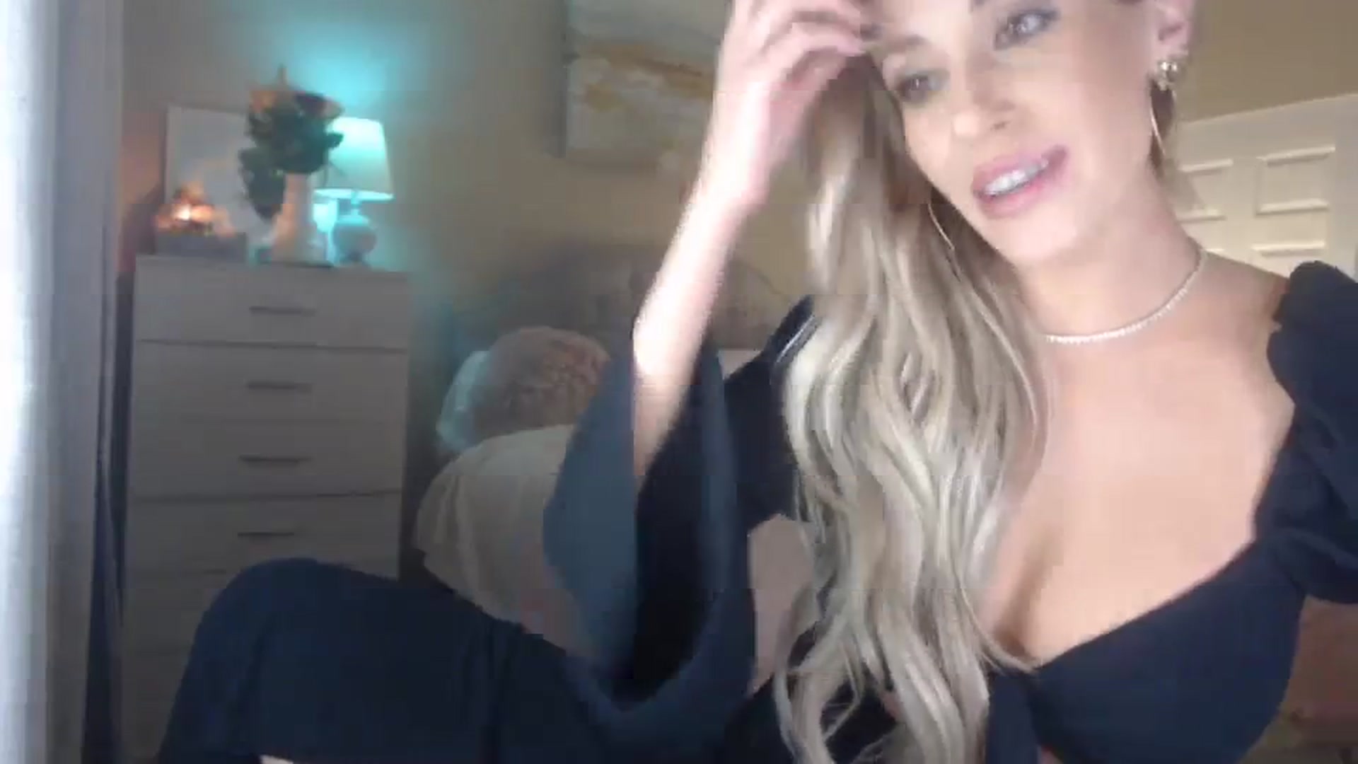 Gallery image thumbnail from Queen_bambii's myfreecams stream on, 02/17/2024, 08:50 image 15 of 20