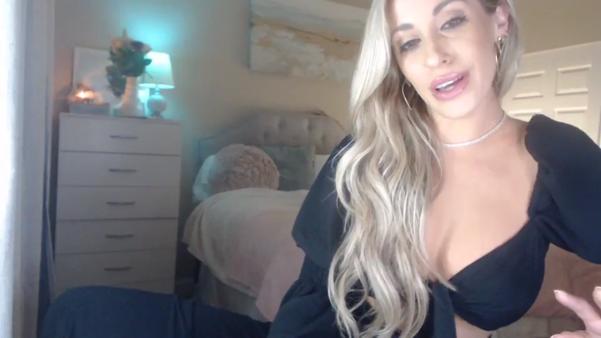 Gallery image thumbnail from Queen_bambii's myfreecams stream on, 02/17/2024, 08:50 image 14 of 20
