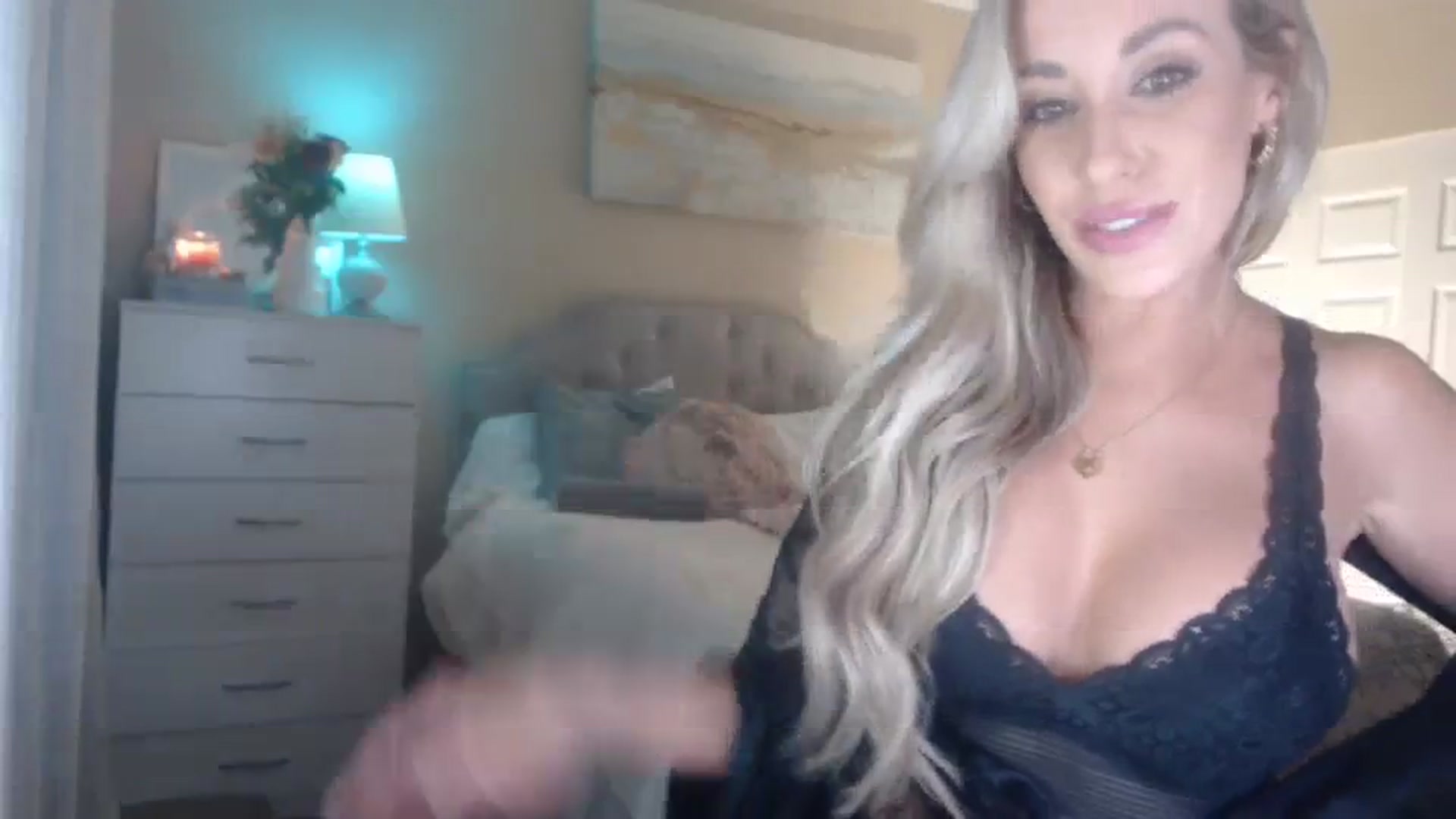 Gallery image thumbnail from Queen_bambii's myfreecams stream on, 02/20/2024, 07:23 image 7 of 20