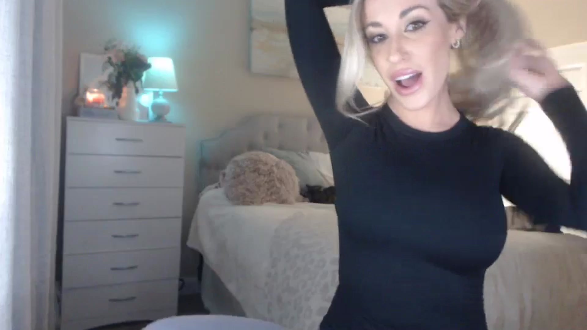 Gallery image thumbnail from Queen_bambii's myfreecams stream on, 02/23/2024, 05:38 image 14 of 20
