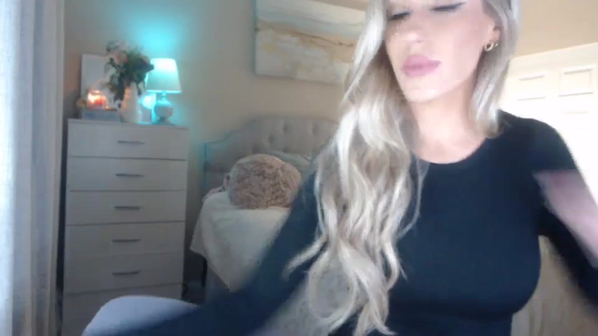 Gallery image thumbnail from Queen_bambii's myfreecams stream on, 02/23/2024, 05:38 image 11 of 20
