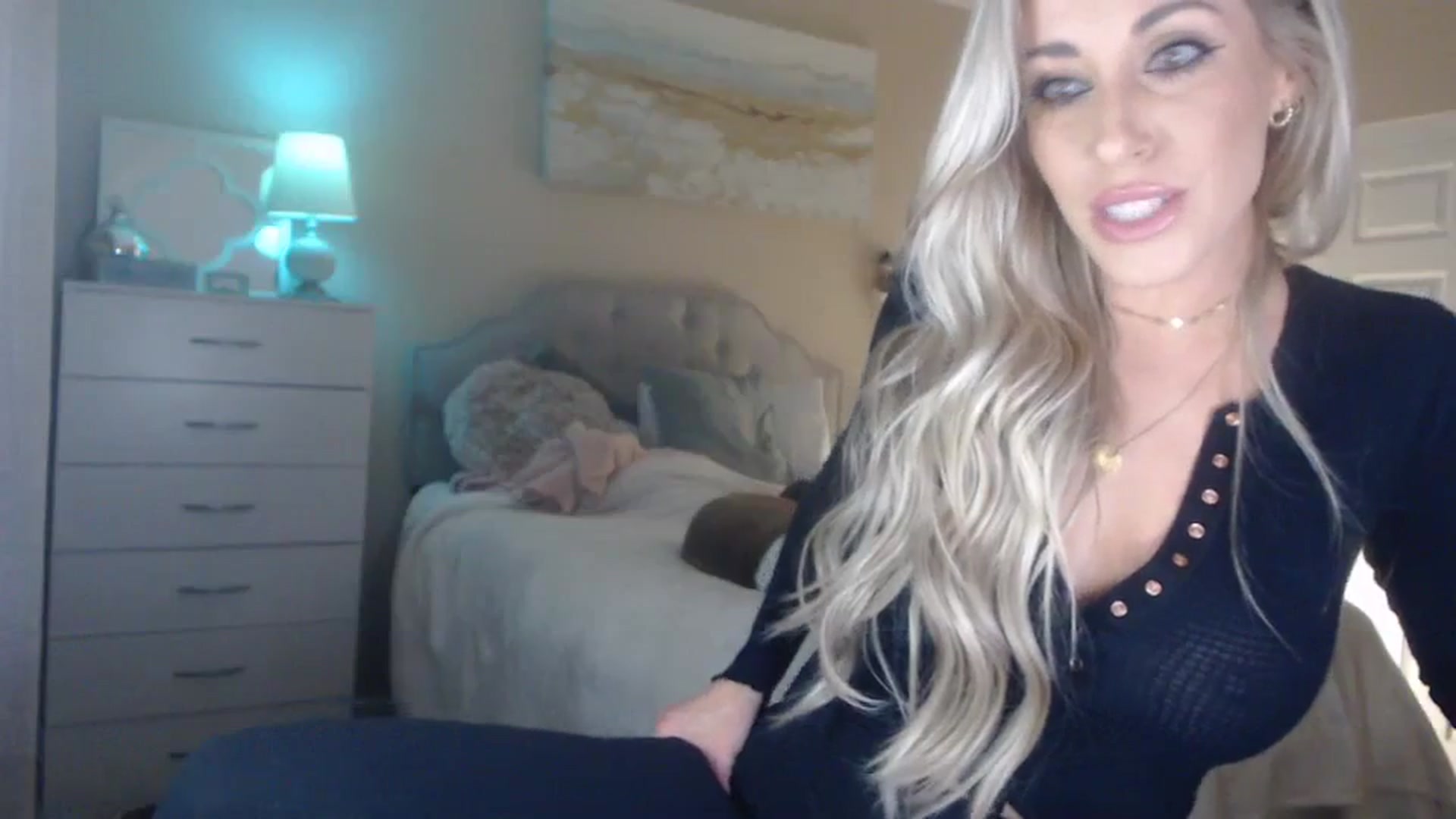 Gallery image thumbnail from Queen_bambii's myfreecams stream on, 03/05/2024, 06:57 image 6 of 20