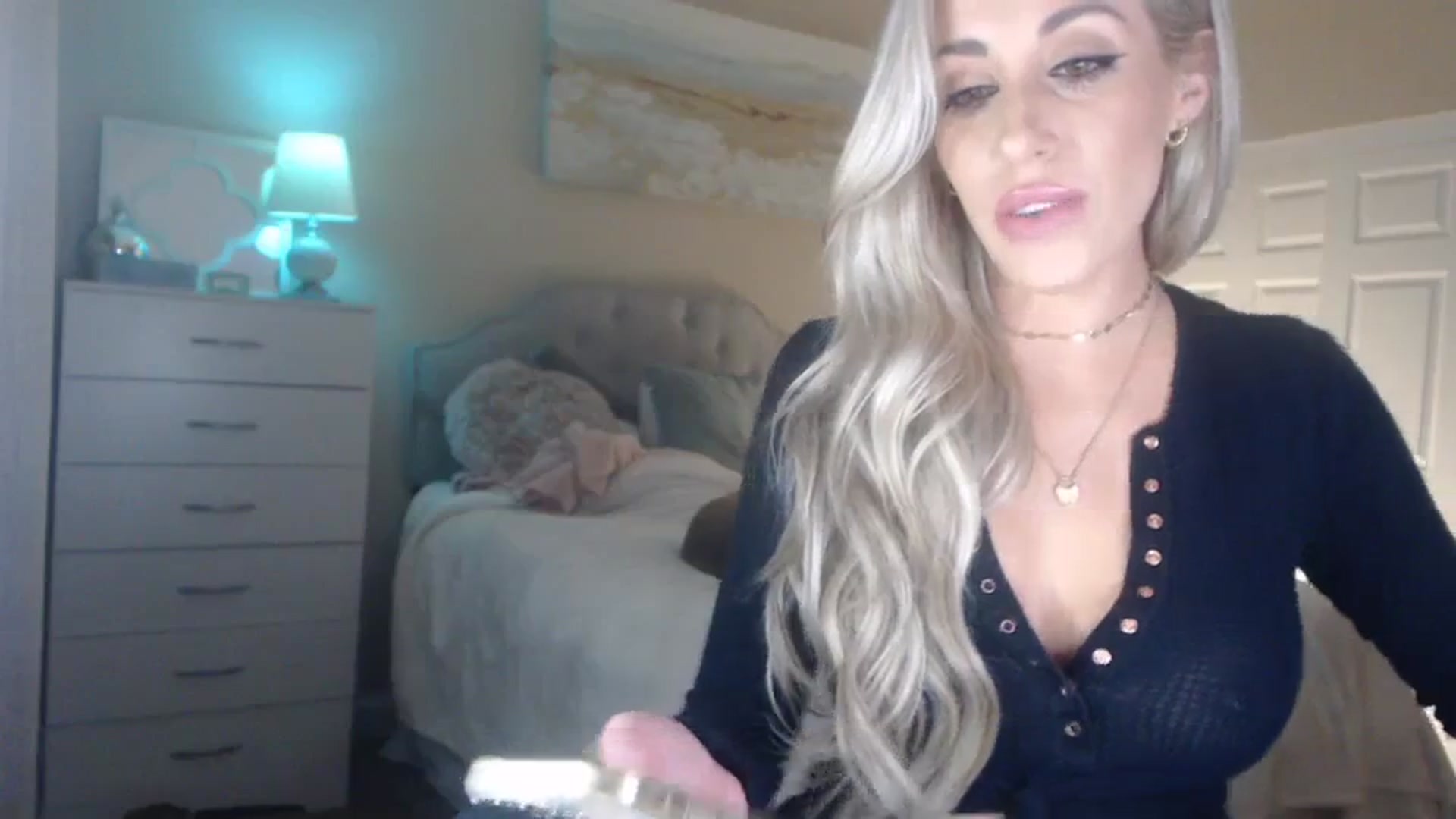 Gallery image thumbnail from Queen_bambii's myfreecams stream on, 03/05/2024, 06:57 image 8 of 20