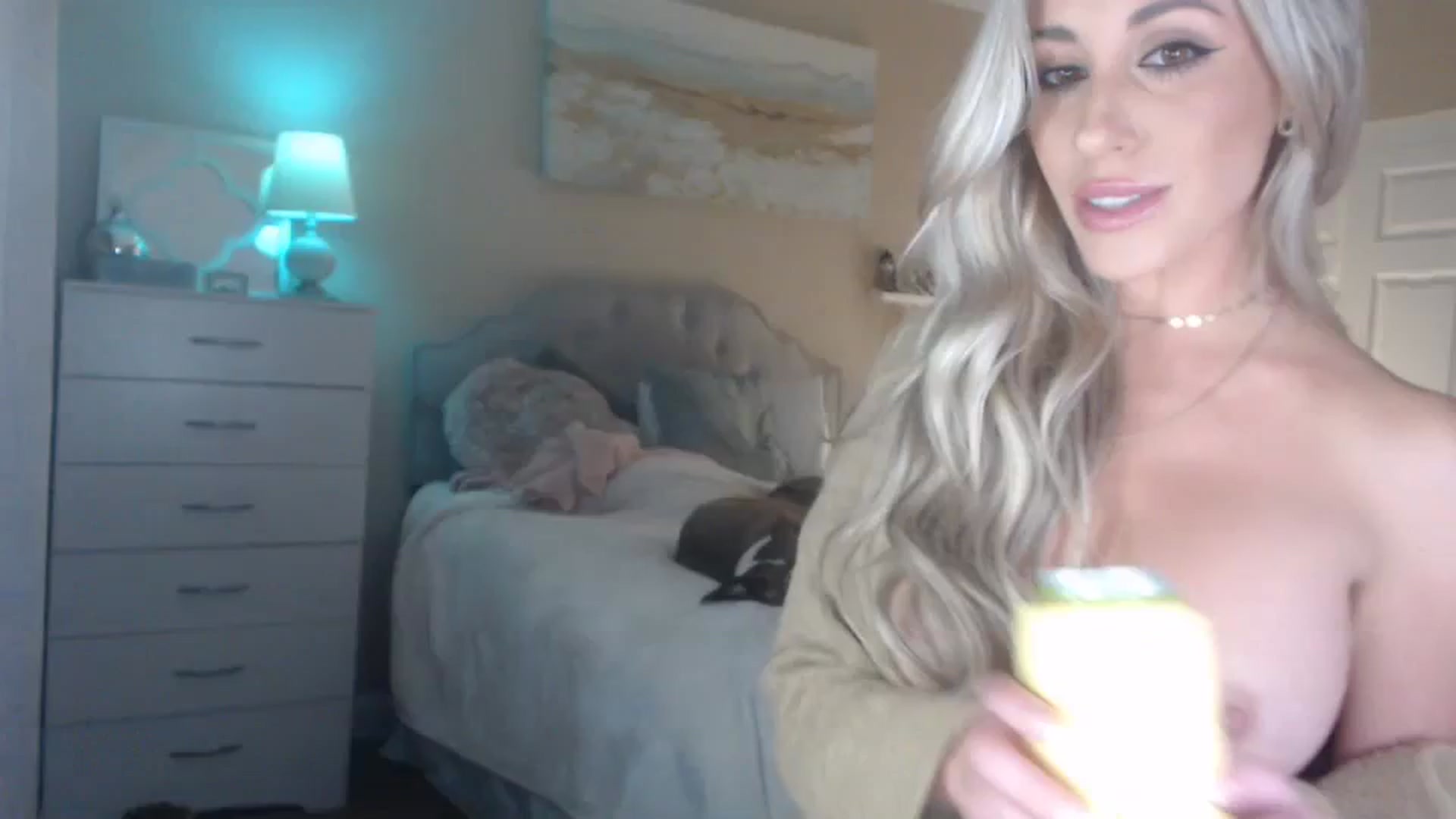 Gallery image thumbnail from Queen_bambii's myfreecams stream on, 03/05/2024, 06:57 image 12 of 20