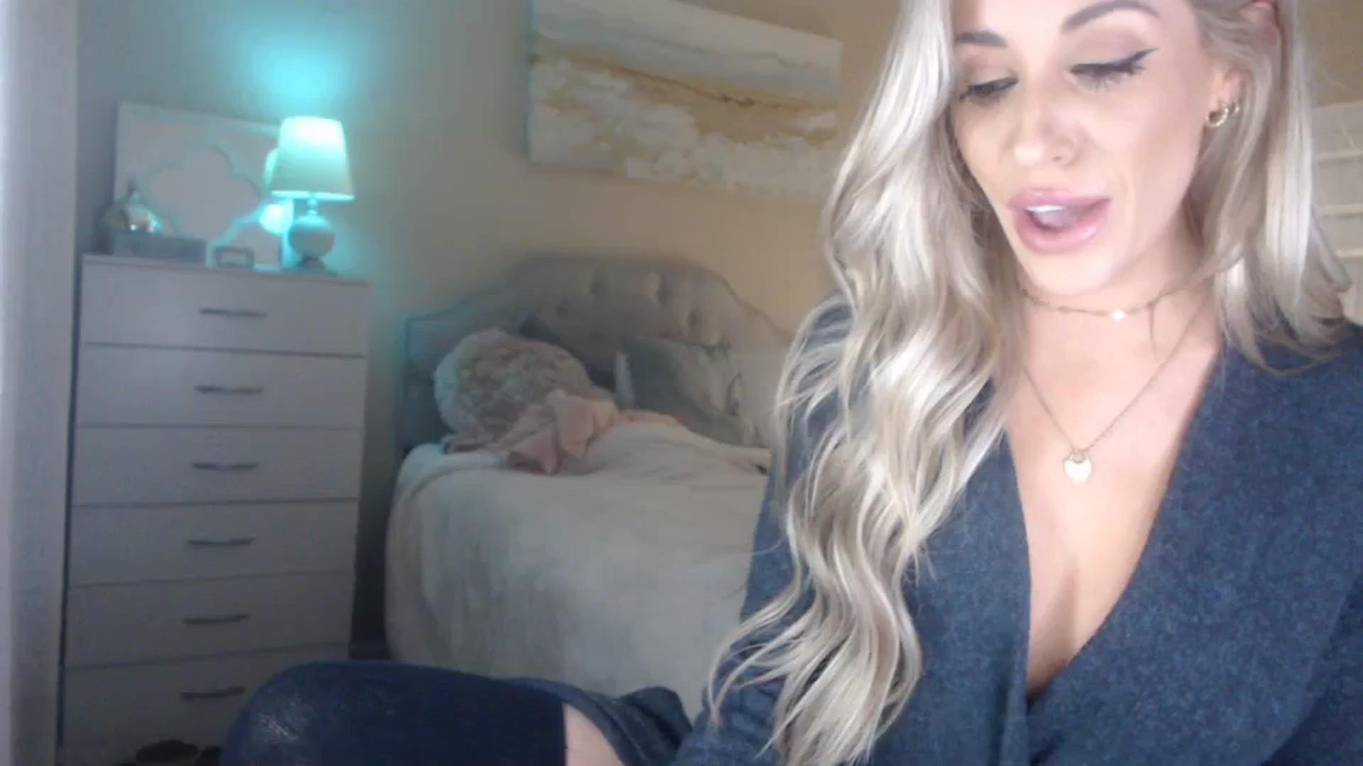 Gallery image thumbnail from Queen_bambii's myfreecams stream on, 03/05/2024, 07:37 image 1 of 20