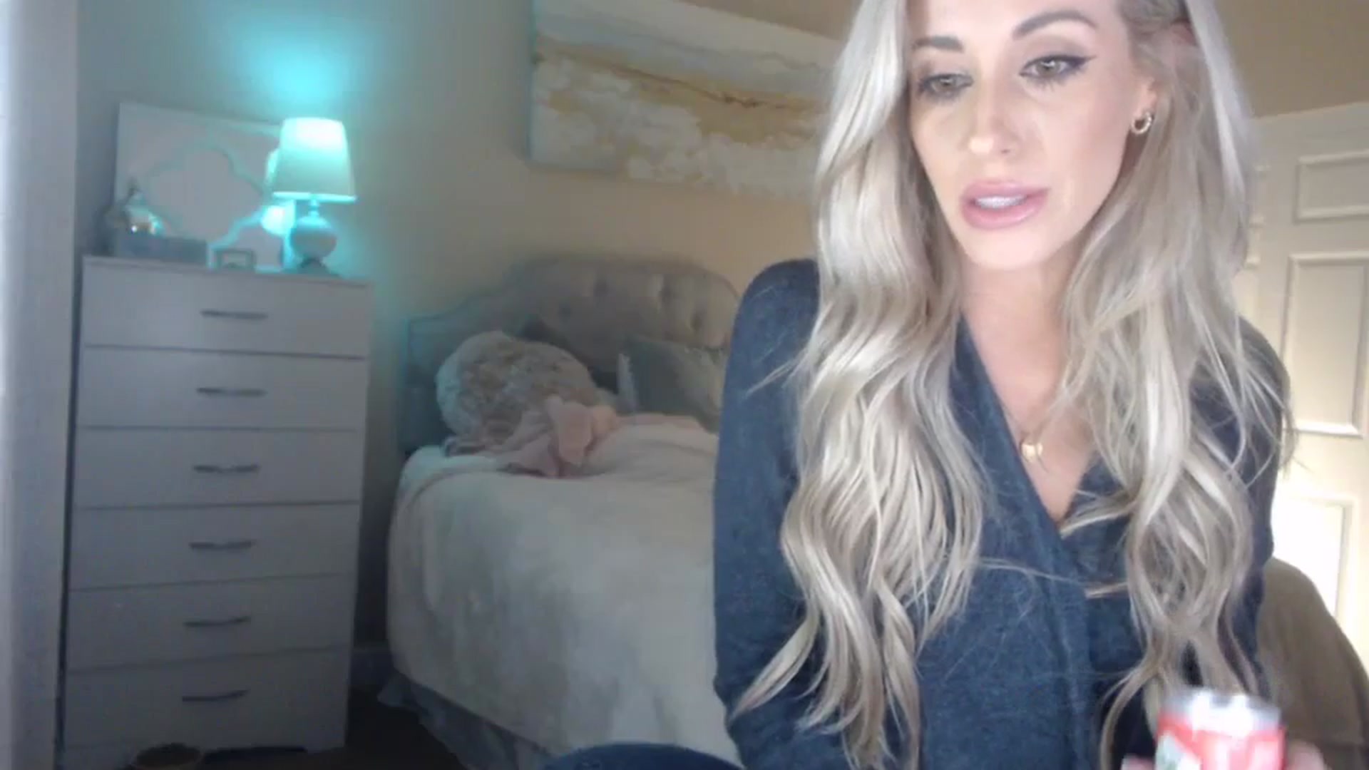 Gallery image thumbnail from Queen_bambii's myfreecams stream on, 03/05/2024, 07:37 image 18 of 20