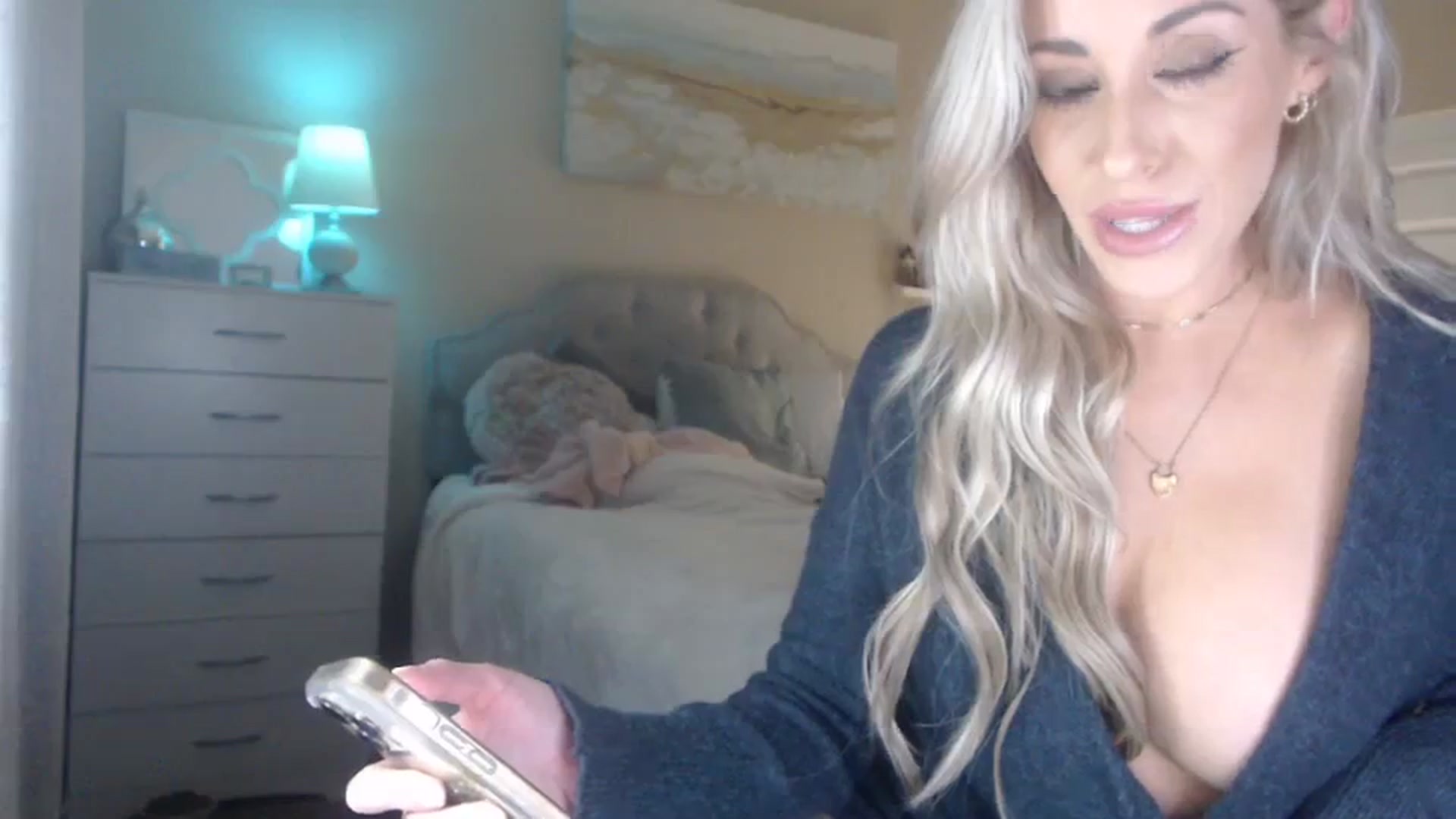 Gallery image thumbnail from Queen_bambii's myfreecams stream on, 03/05/2024, 07:37 image 9 of 20