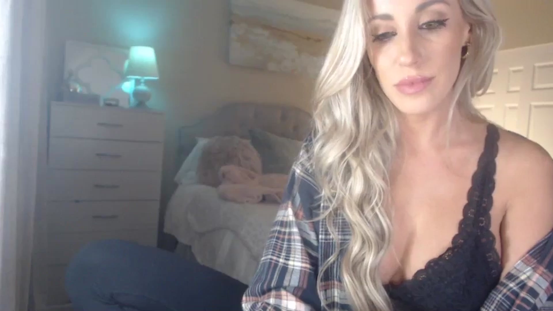 Gallery image thumbnail from Queen_bambii's myfreecams stream on, 03/08/2024, 08:16 image 5 of 20