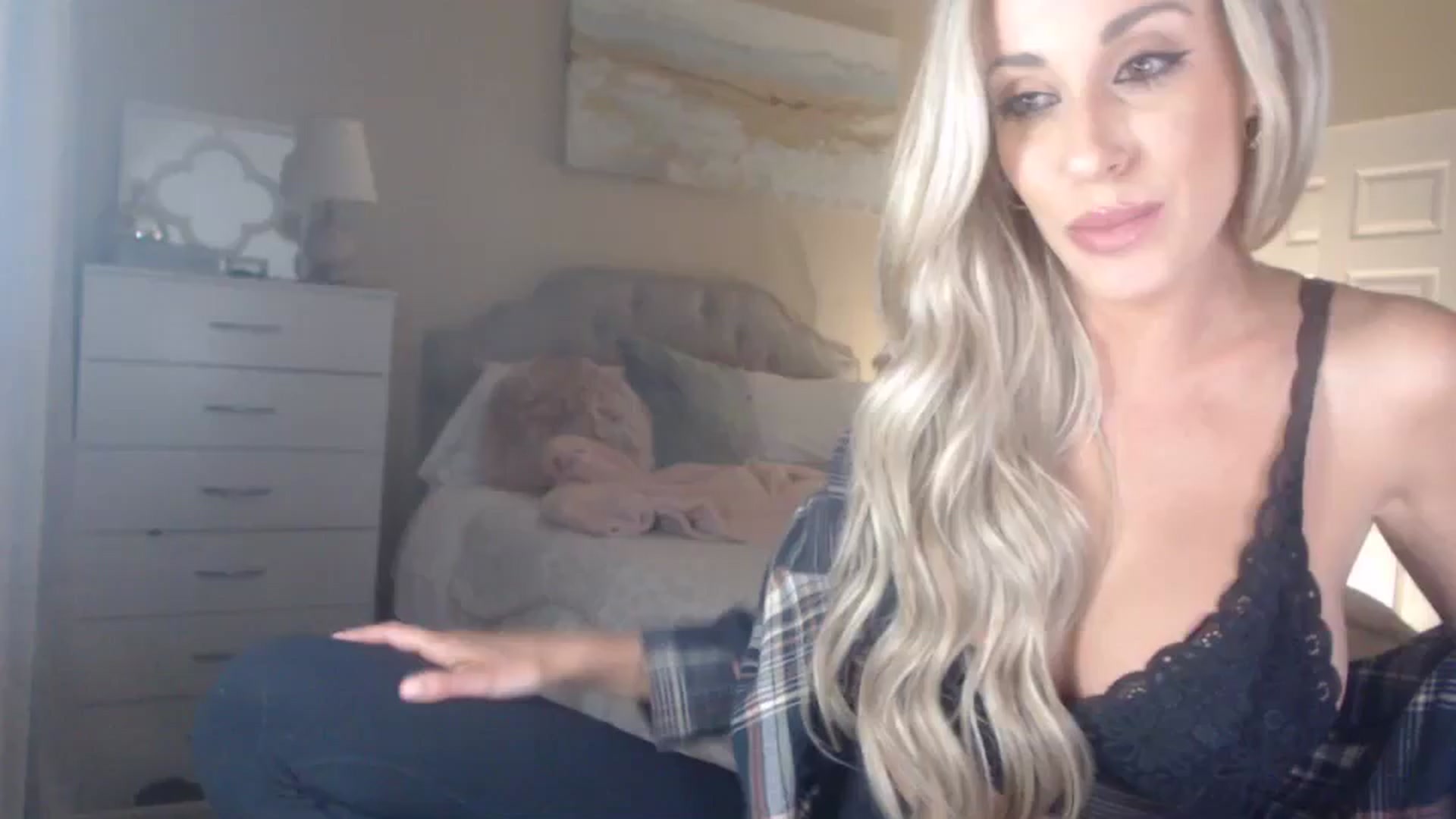 Gallery image thumbnail from Queen_bambii's myfreecams stream on, 03/08/2024, 08:16 image 14 of 20
