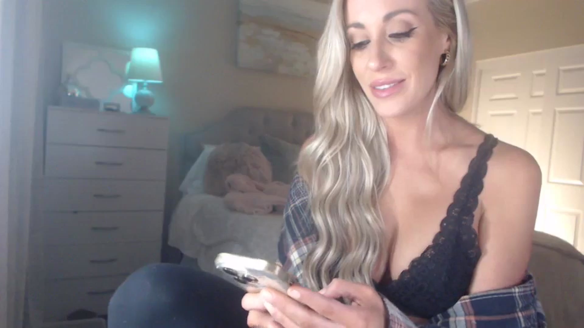 Gallery image thumbnail from Queen_bambii's myfreecams stream on, 03/08/2024, 08:16 image 3 of 20