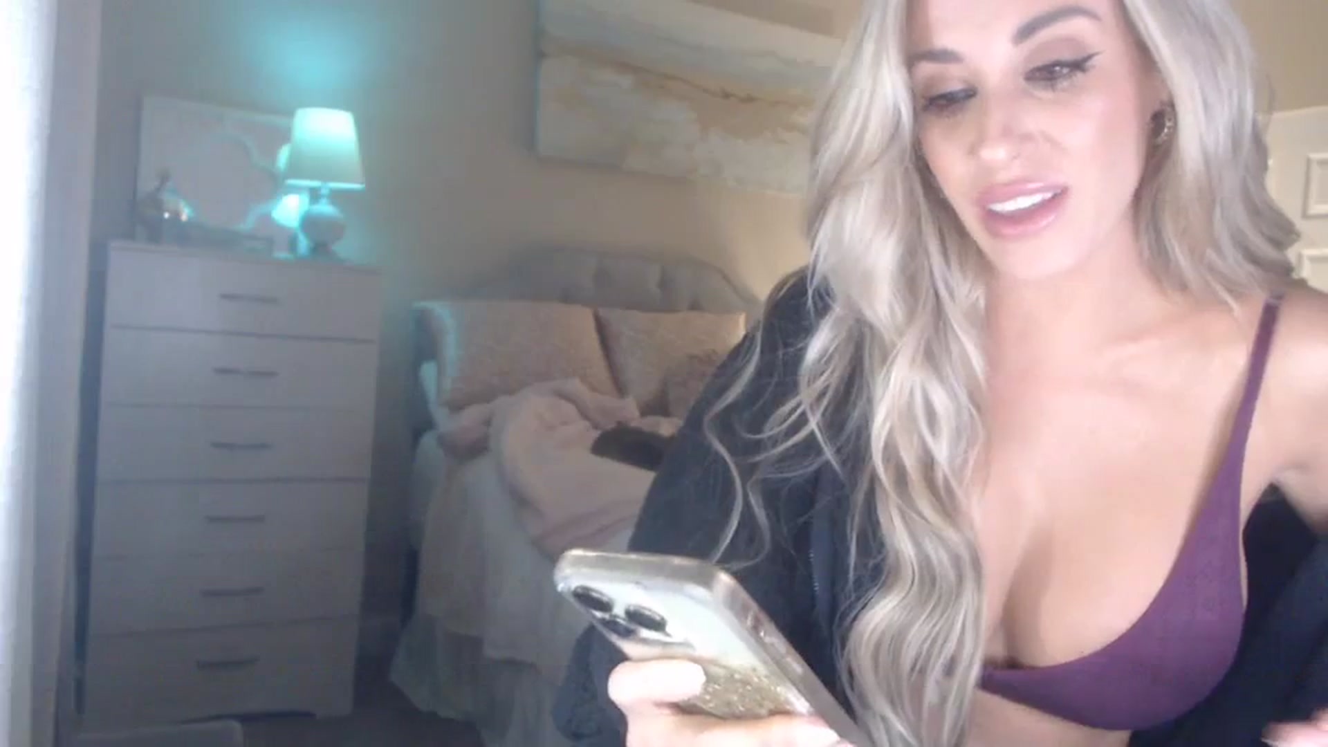 Gallery image thumbnail from Queen_bambii's myfreecams stream on, 03/10/2024, 08:11 image 3 of 20