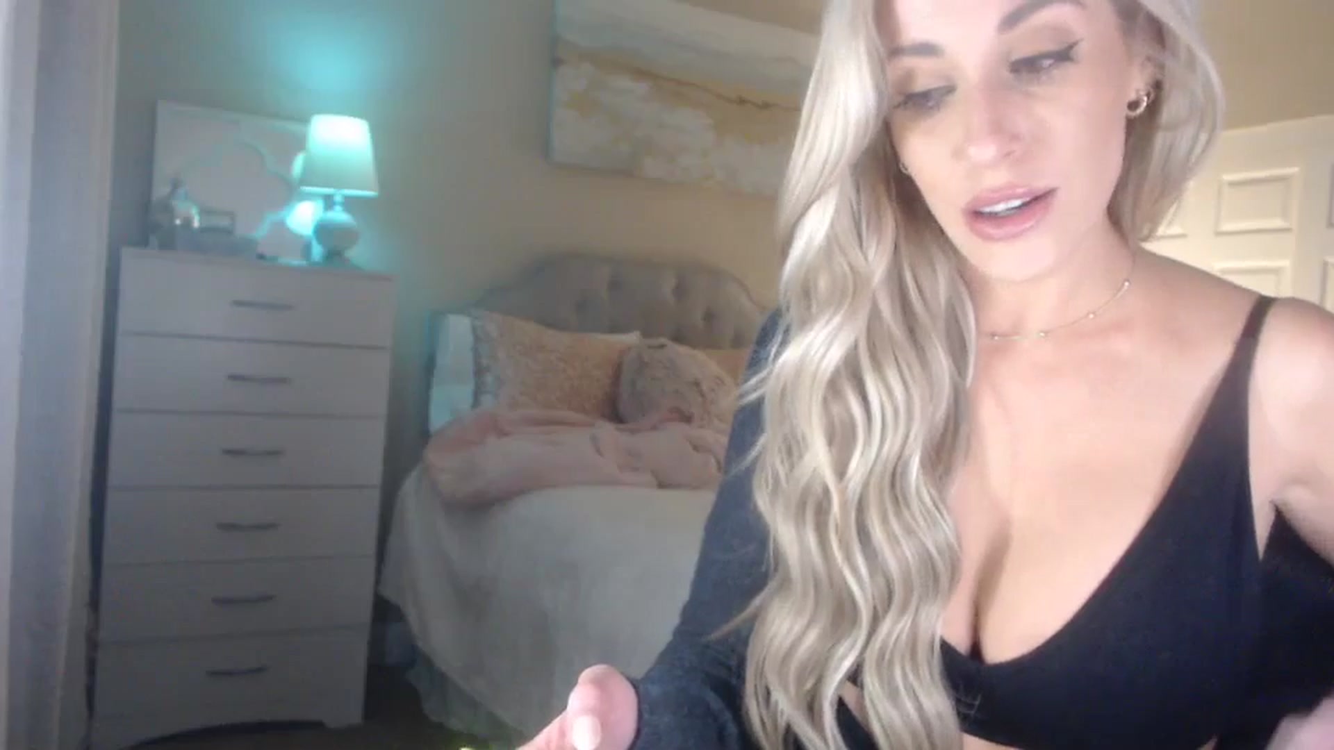 Gallery image thumbnail from Queen_bambii's myfreecams stream on, 03/13/2024, 07:08 image 8 of 20